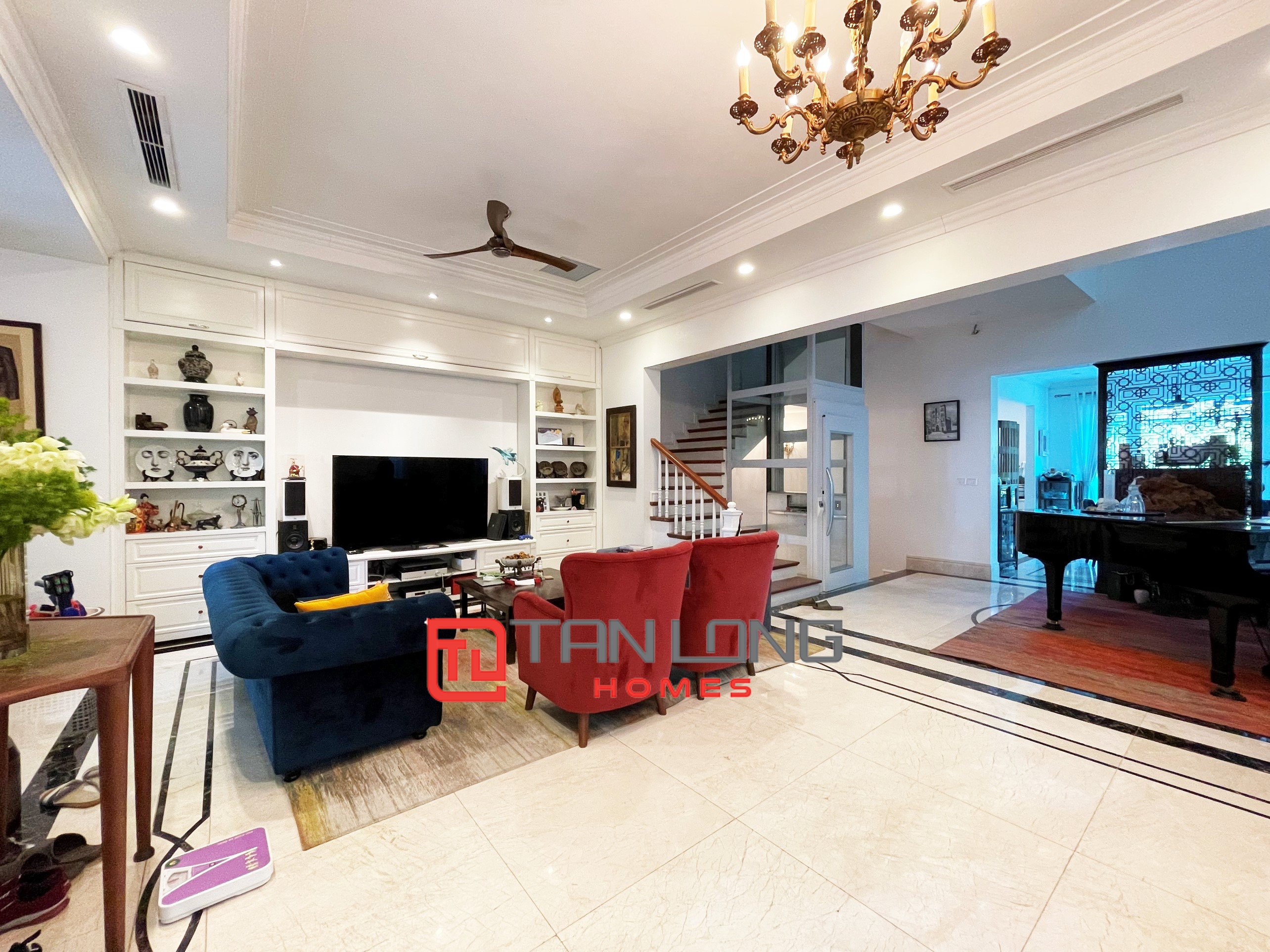Cho thuê Biệt thự sân vườn 4 phòng ngủ gần trường quốc tế BIS tại Vinhomes Riverside 2