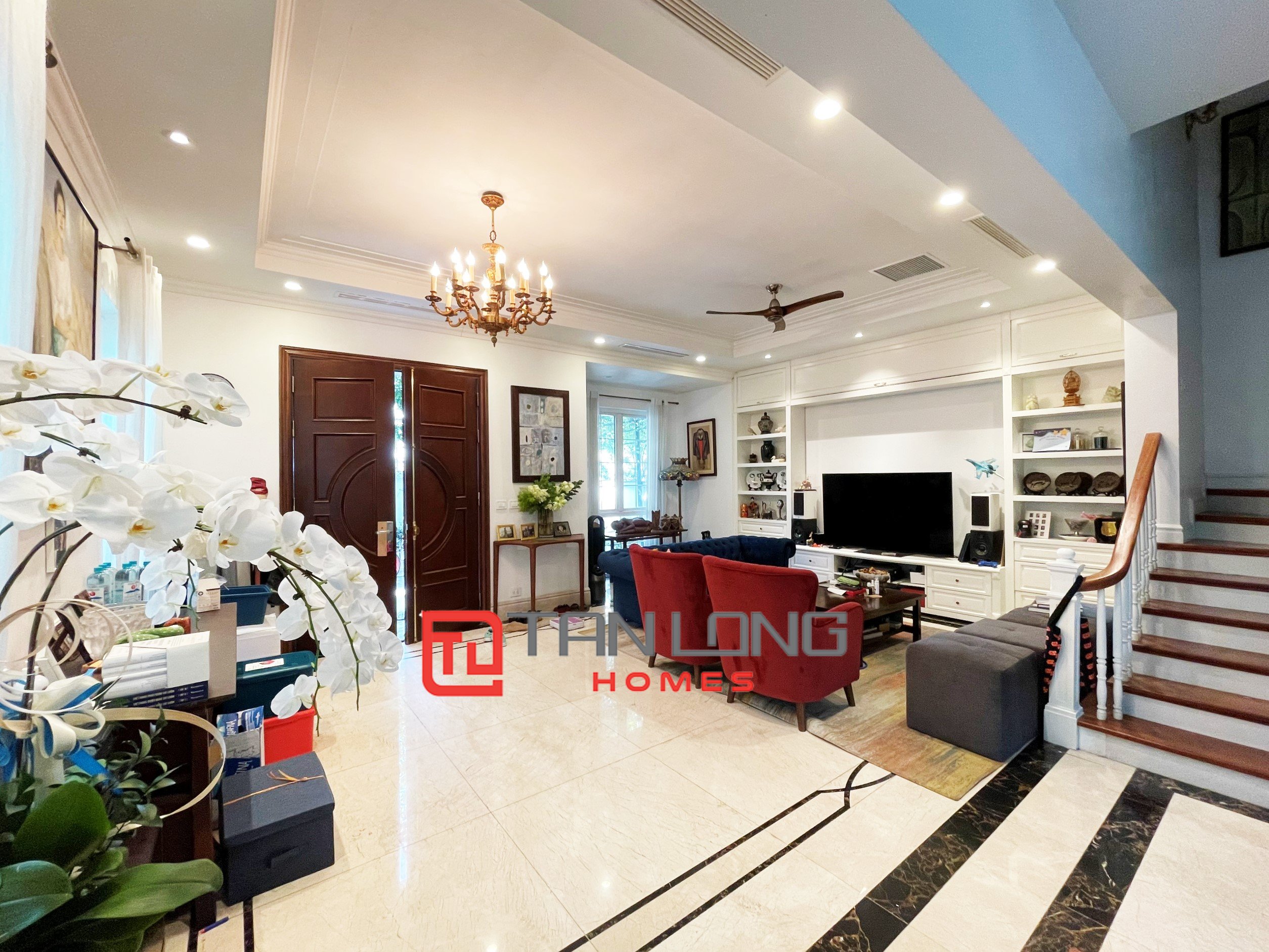 Cho thuê Biệt thự sân vườn 4 phòng ngủ gần trường quốc tế BIS tại Vinhomes Riverside 3