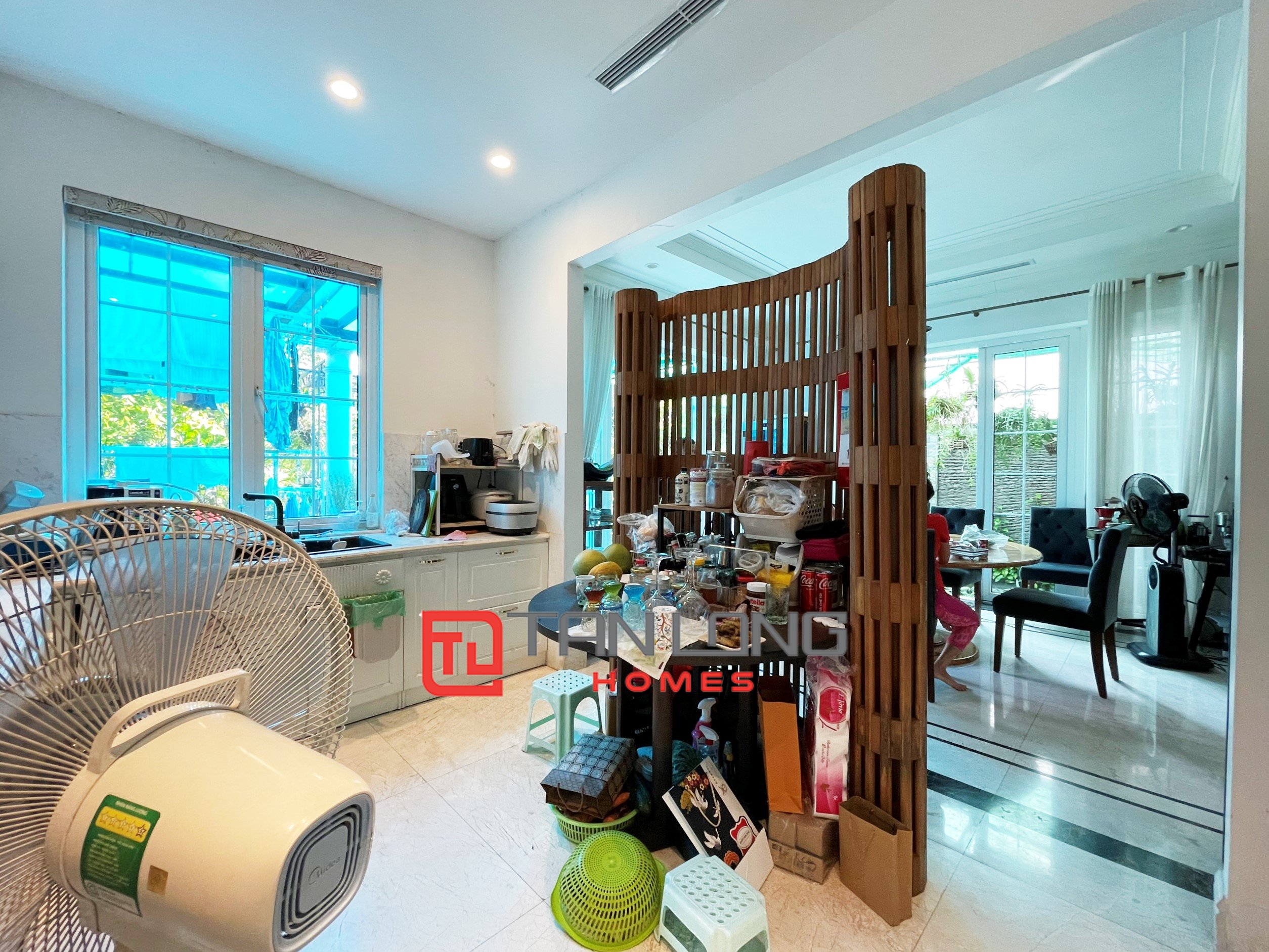 Cho thuê Biệt thự sân vườn 4 phòng ngủ gần trường quốc tế BIS tại Vinhomes Riverside 5