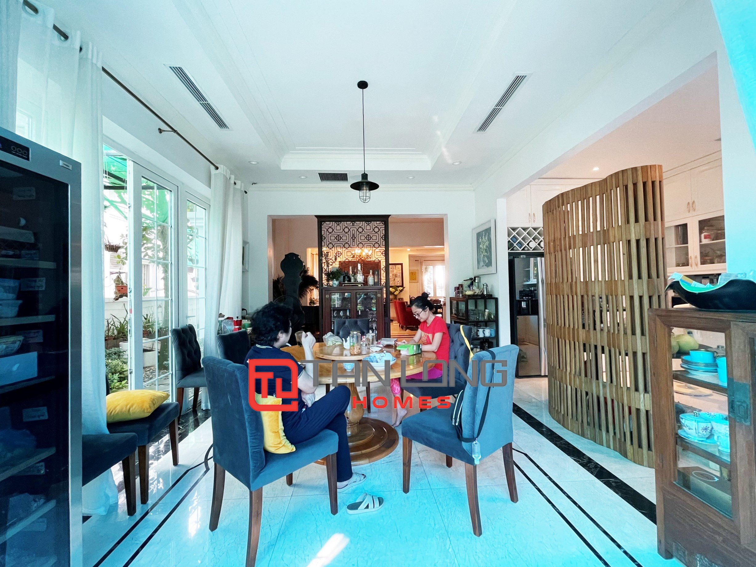Cho thuê Biệt thự sân vườn 4 phòng ngủ gần trường quốc tế BIS tại Vinhomes Riverside 6