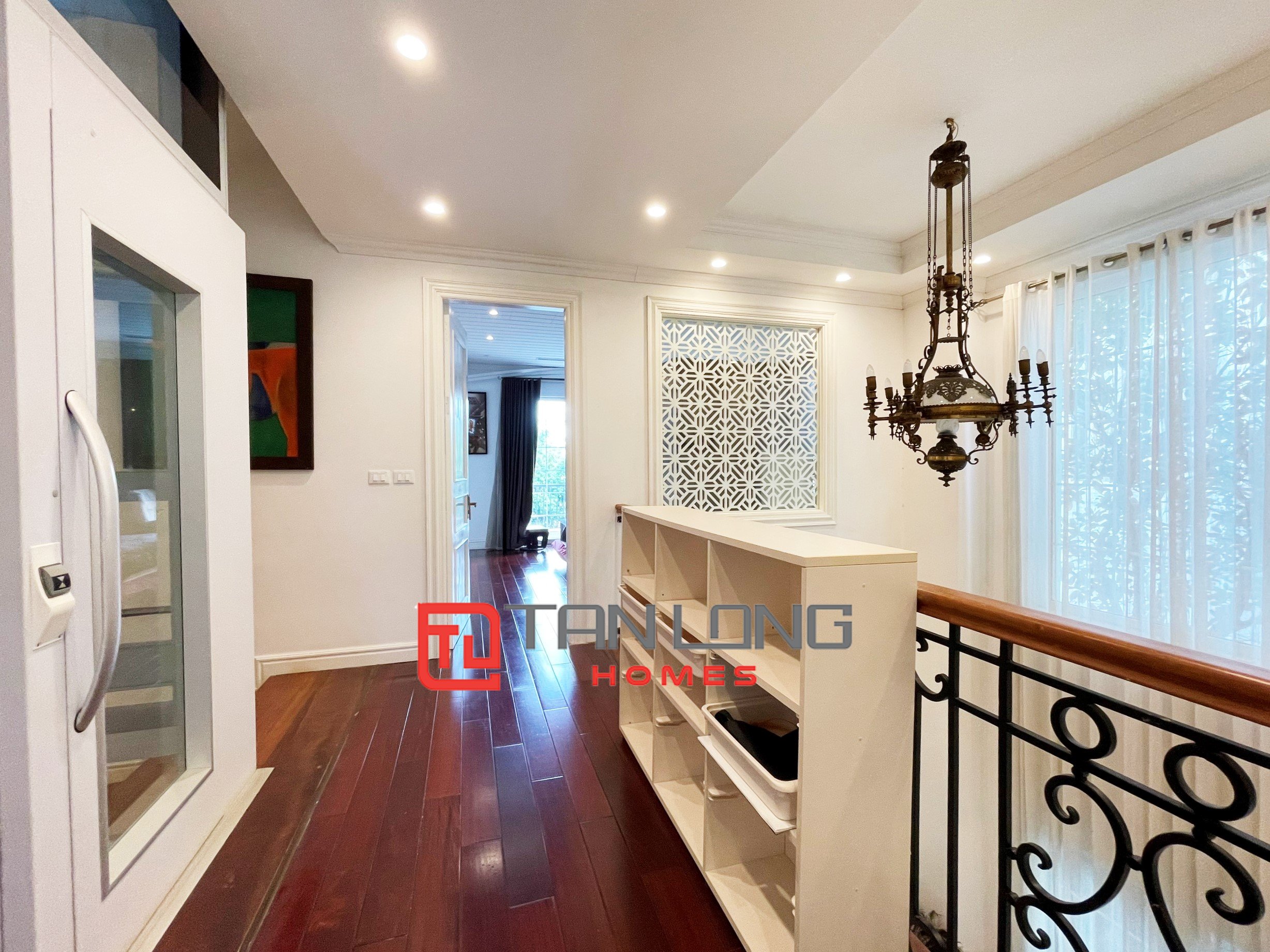 Cho thuê Biệt thự sân vườn 4 phòng ngủ gần trường quốc tế BIS tại Vinhomes Riverside 7