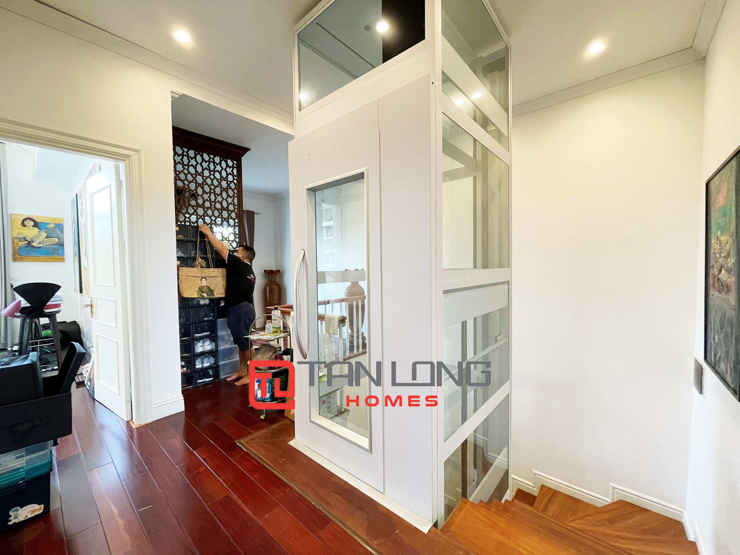 Cho thuê Biệt thự sân vườn 4 phòng ngủ gần trường quốc tế BIS tại Vinhomes Riverside 17