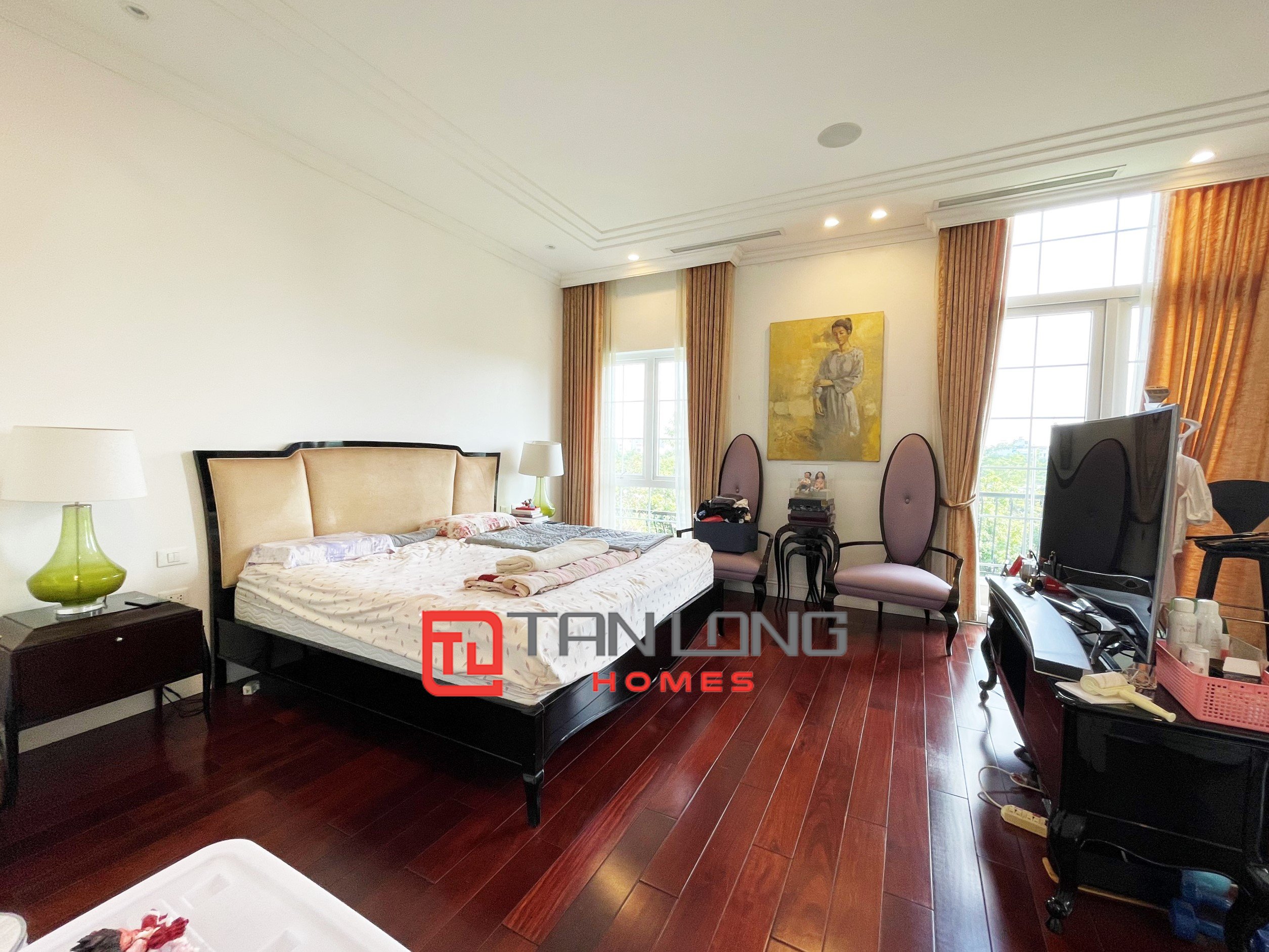 Cho thuê Biệt thự sân vườn 4 phòng ngủ gần trường quốc tế BIS tại Vinhomes Riverside 18