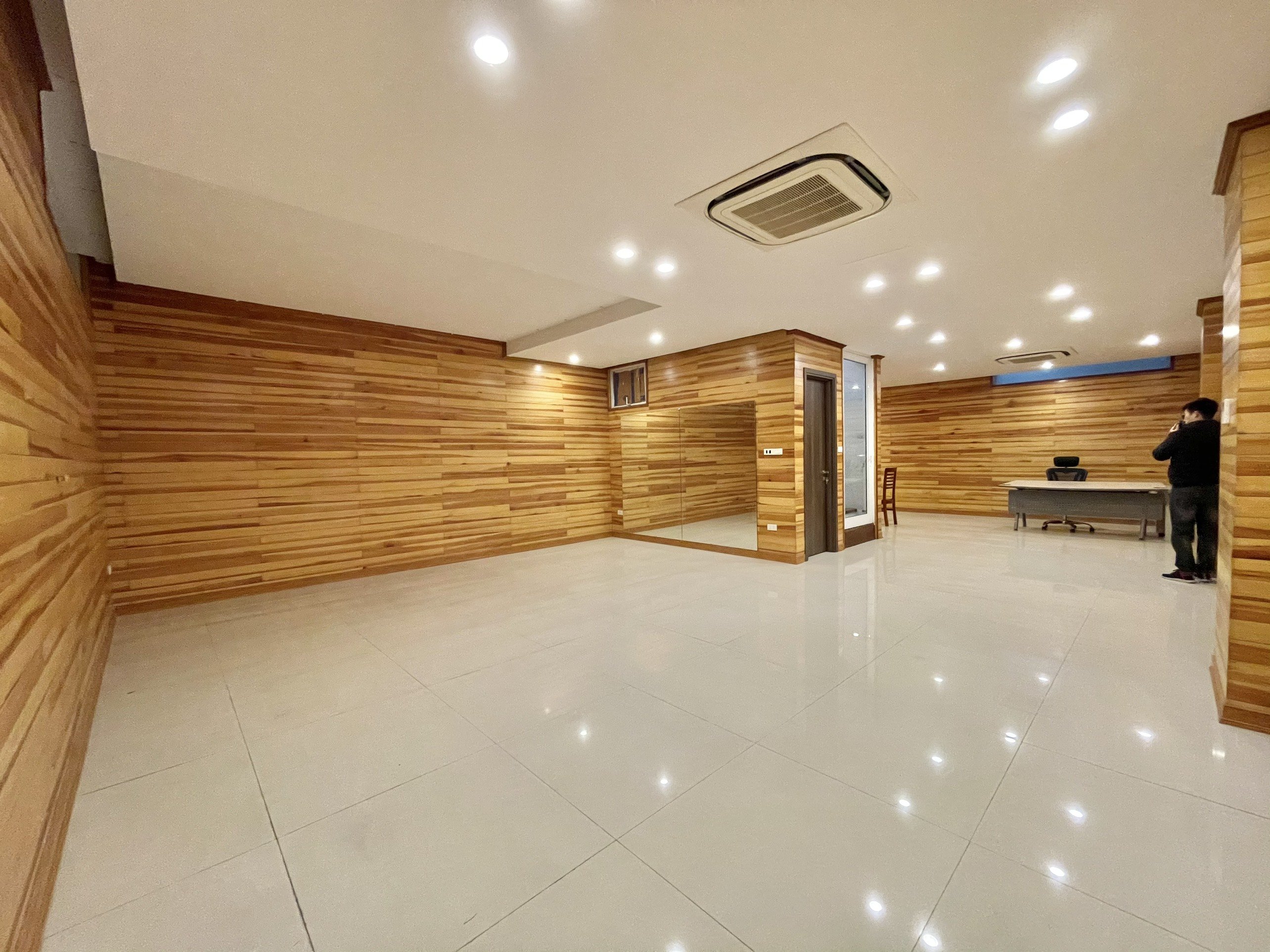 Cho thuê biệt thự sân vườn có sông không đồ Hoa Sữa Vinhomes Riverside 12