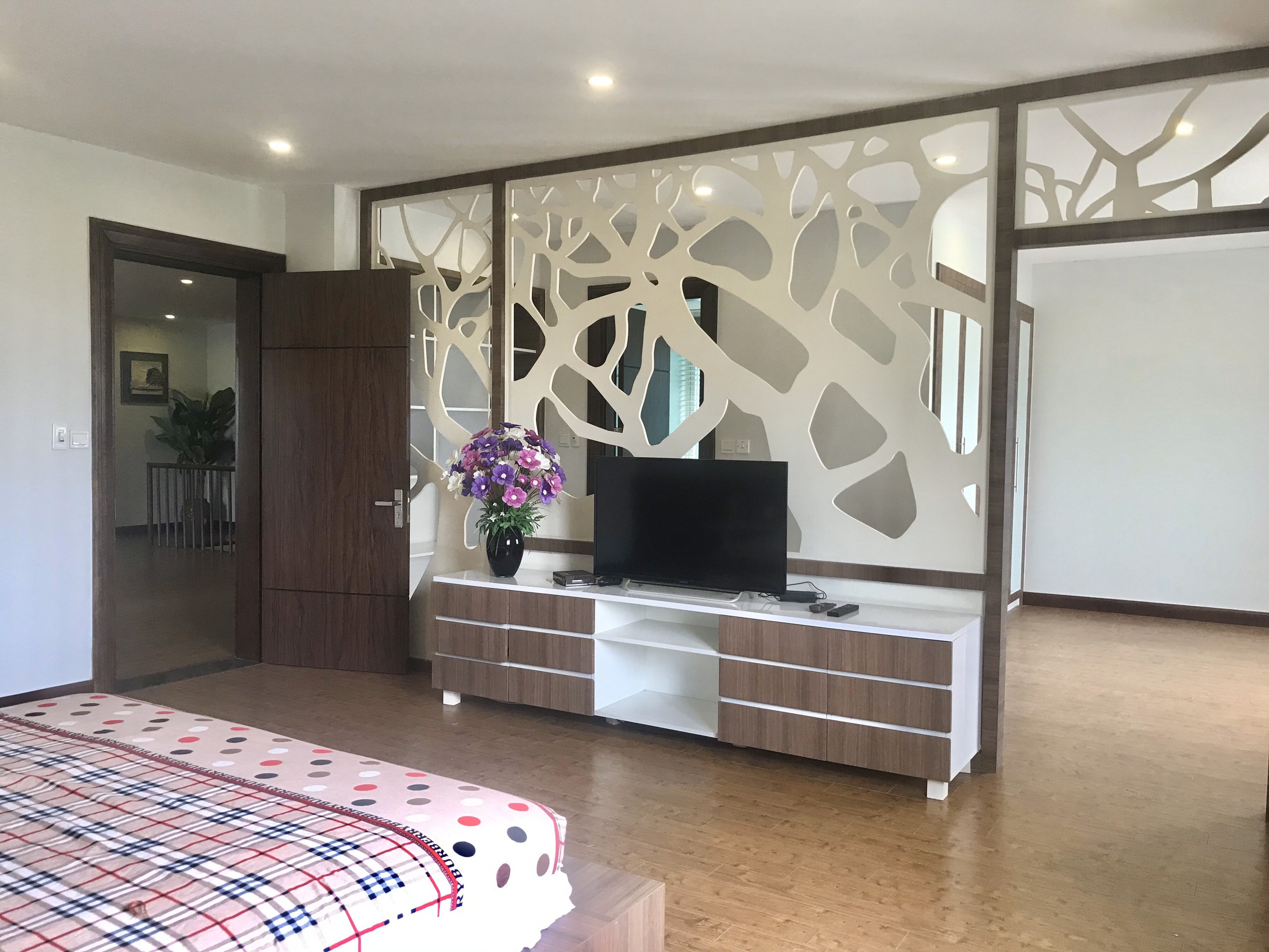 Cho thuê biệt thự sân vườn đủ đồ Hoa Sữa Vinhomes Riverside 11