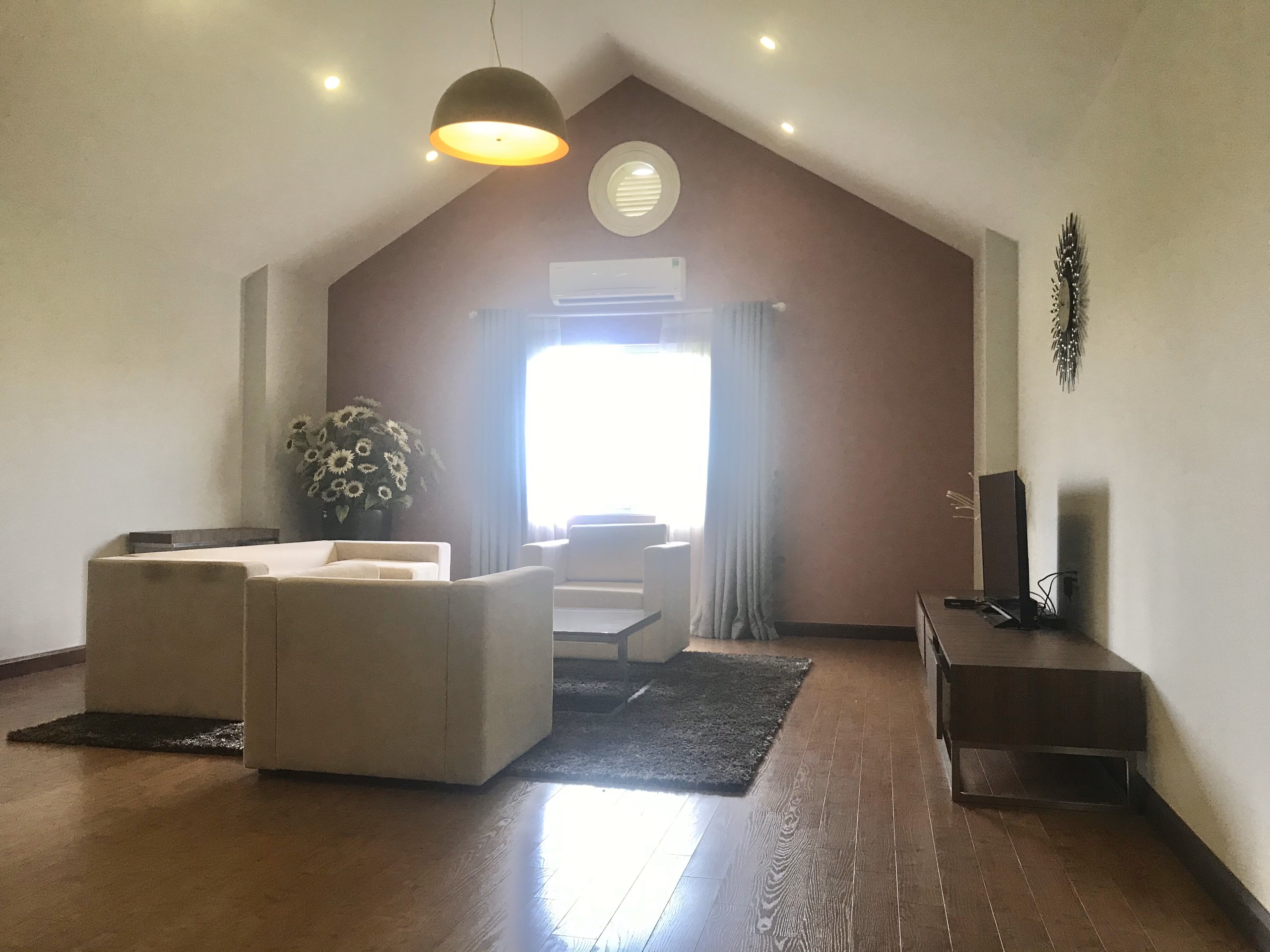 Cho thuê biệt thự sân vườn đủ đồ Hoa Sữa Vinhomes Riverside 13