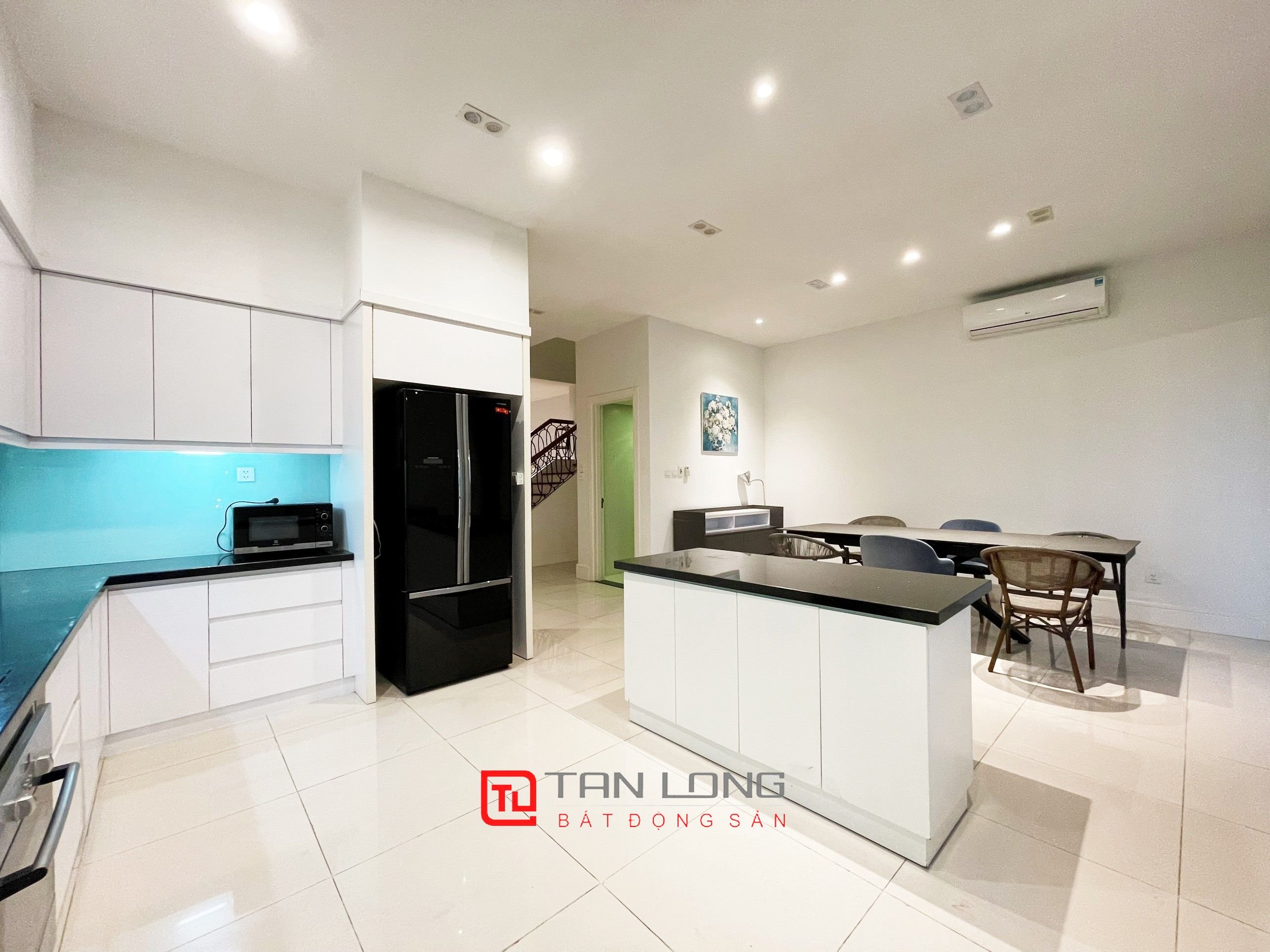 Cho thuê biệt thự sân vườn rộng Hoa Sữa Vinhomes Riverside Long Biên 3