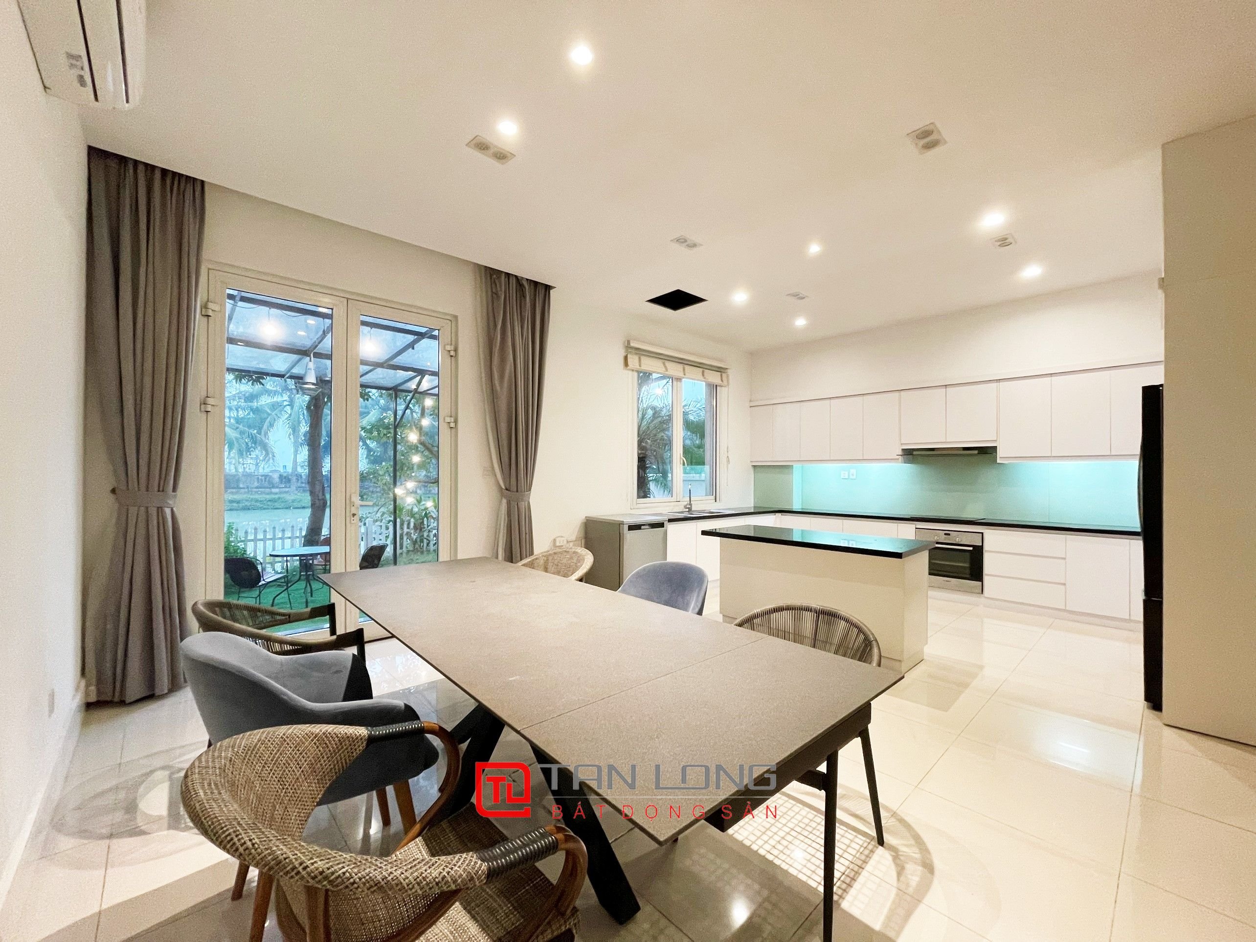 Cho thuê biệt thự sân vườn rộng Hoa Sữa Vinhomes Riverside Long Biên 4