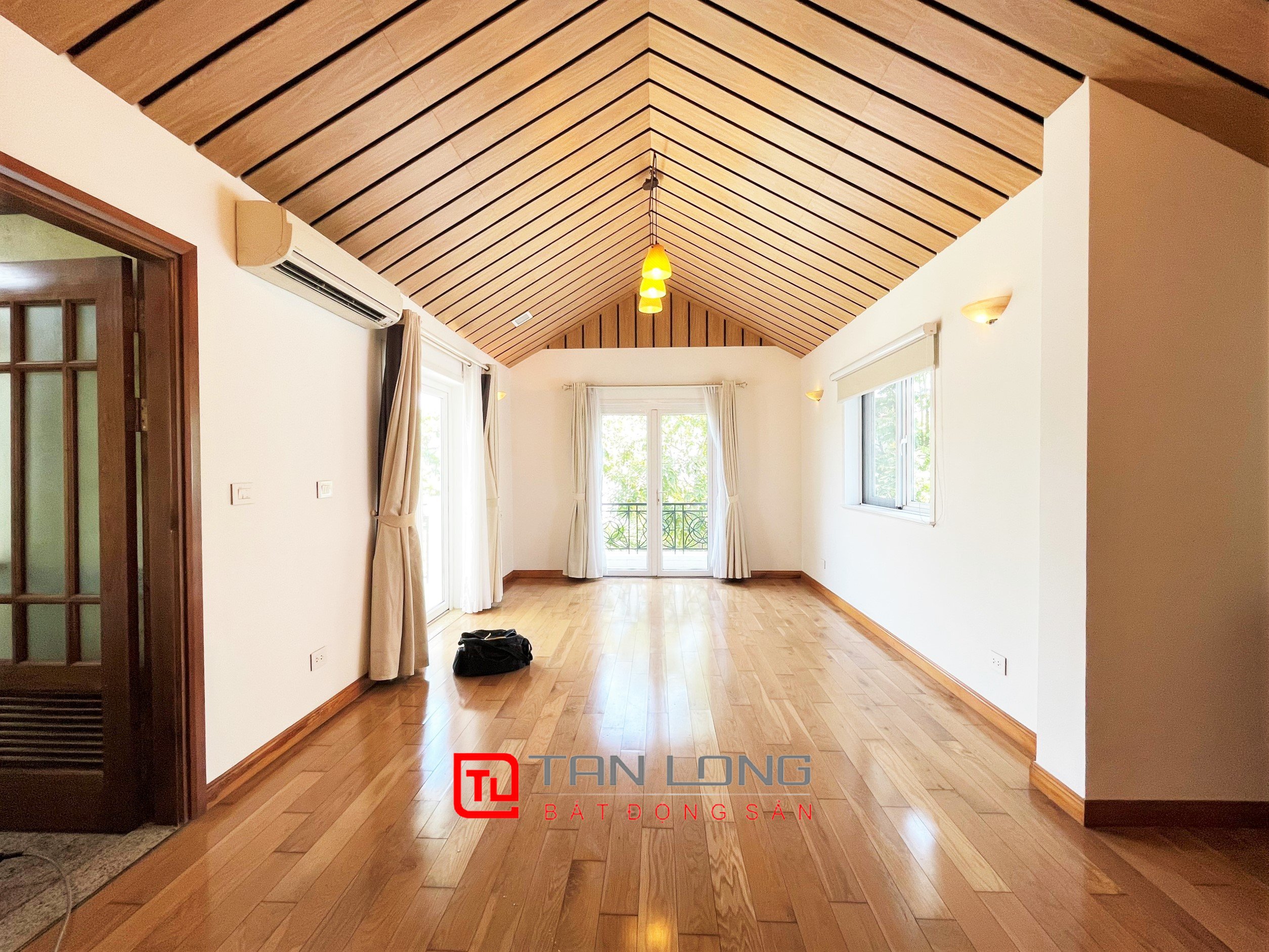 Cho thuê biệt thự Song lập 225m2 tại Vinhomes Riverside Long Biên 21