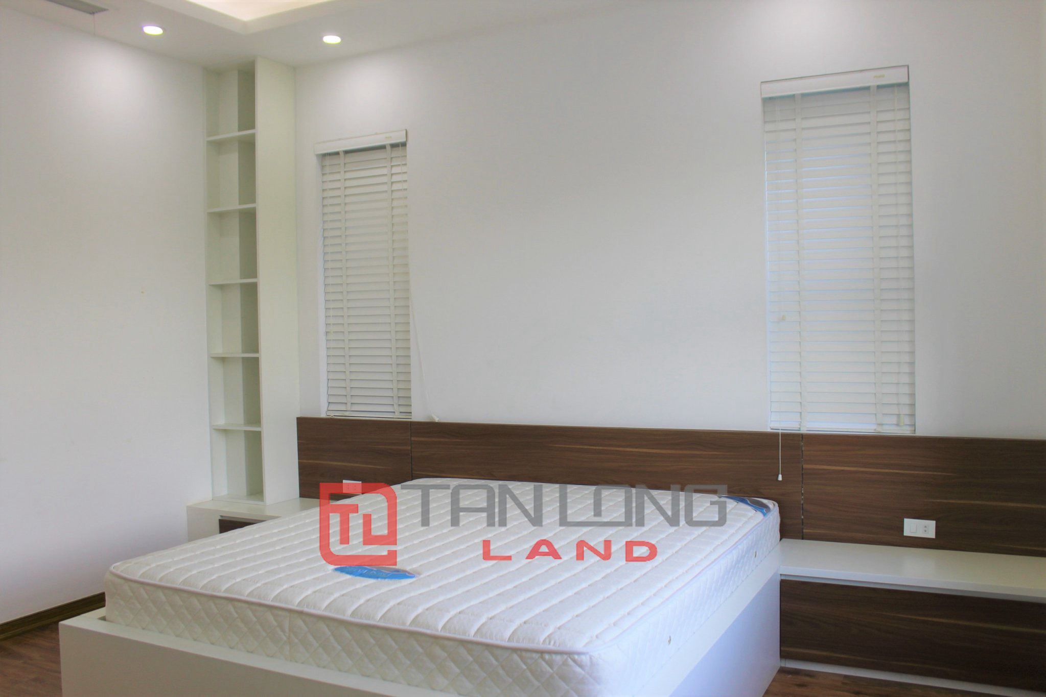 Cho thuê biệt thự song lập 225m2 view sông khu Hoa Sữa Vinhomes Riverside 4