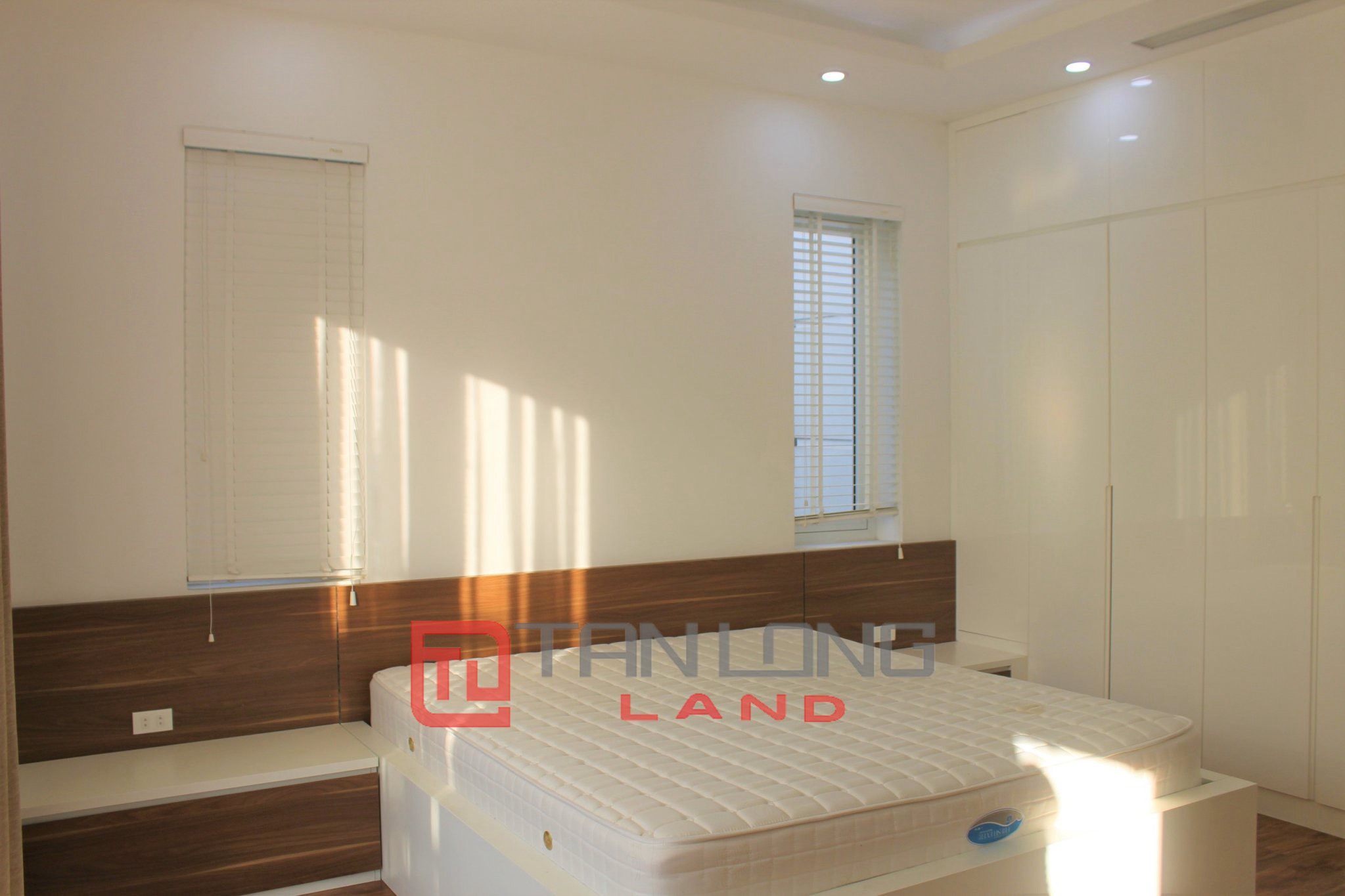 Cho thuê biệt thự song lập 225m2 view sông khu Hoa Sữa Vinhomes Riverside 5