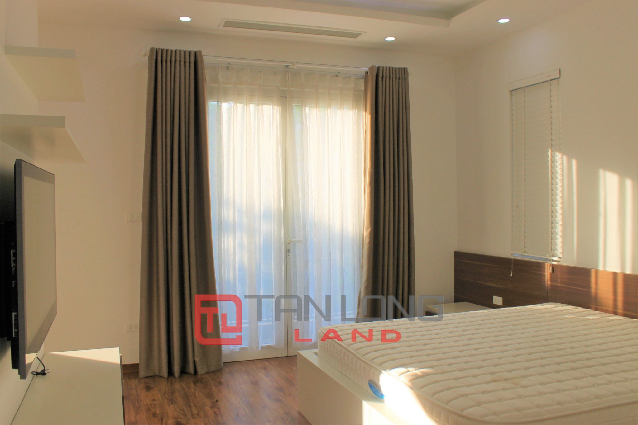 Cho thuê biệt thự song lập 225m2 view sông khu Hoa Sữa Vinhomes Riverside 6