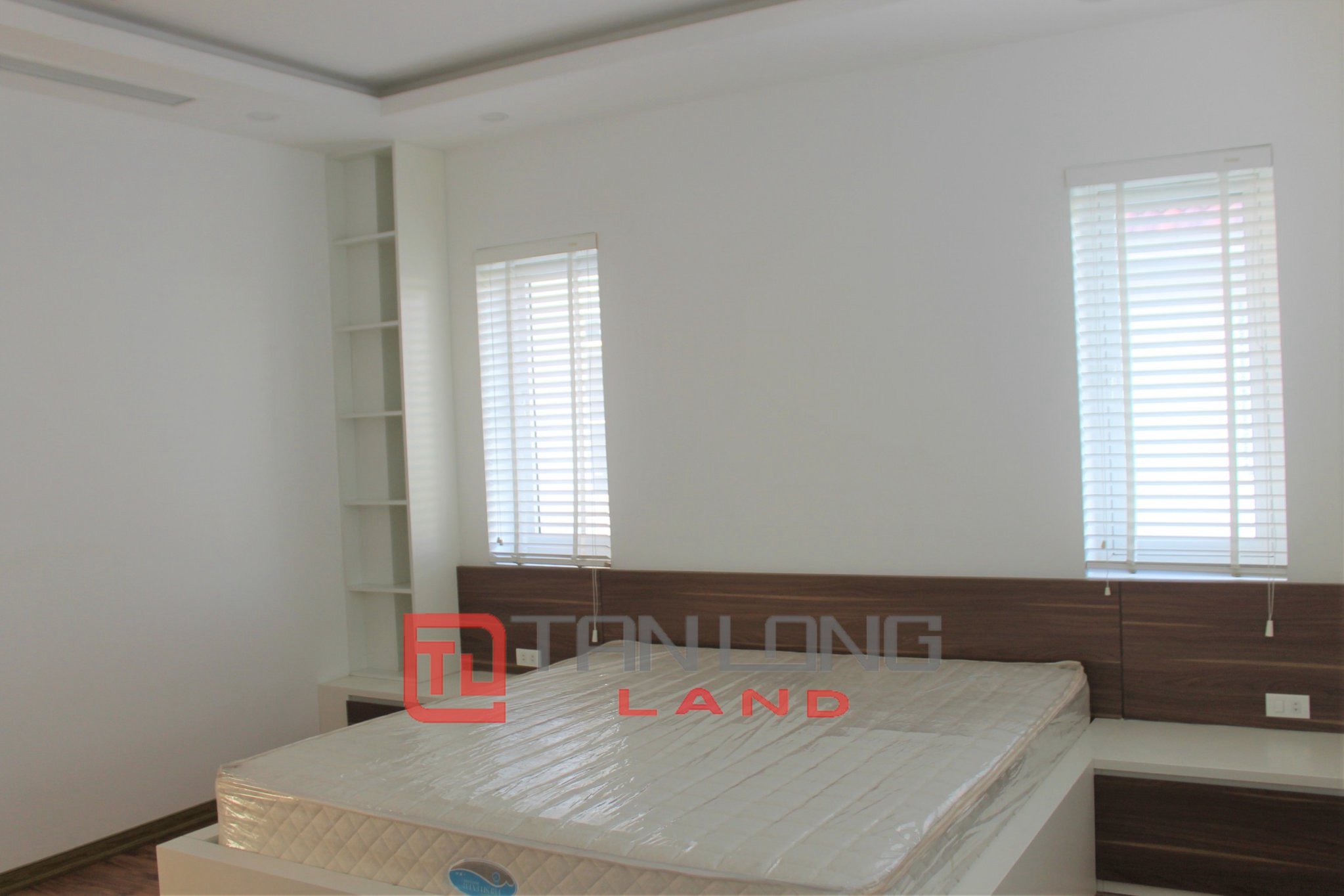 Cho thuê biệt thự song lập 225m2 view sông khu Hoa Sữa Vinhomes Riverside 8