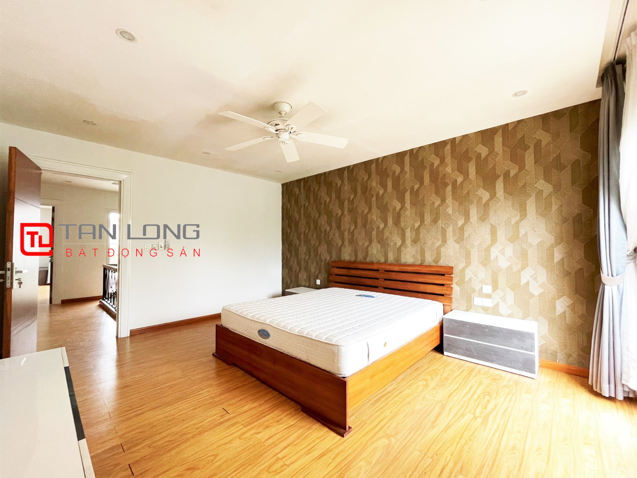 Cho thuê Biệt thự Song lập 280m2 gần TTTM Vincom tại Vinhomes Riverside 20
