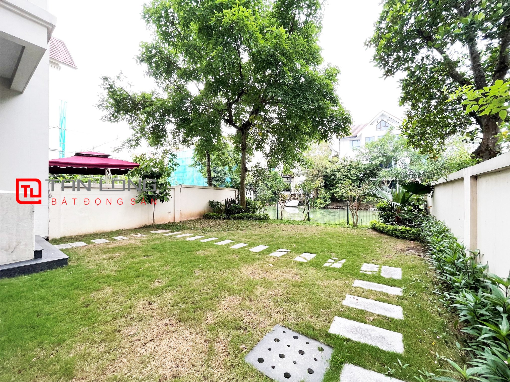 Cho thuê Biệt thự Song lập 280m2 gần TTTM Vincom tại Vinhomes Riverside 25