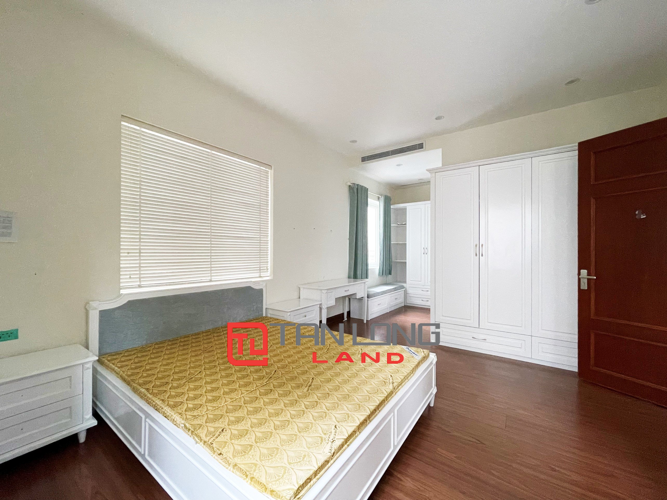 Cho thuê Biệt thự Song lập 3 phòng ngủ gần trường BIS tại Vinhomes Riverside 10