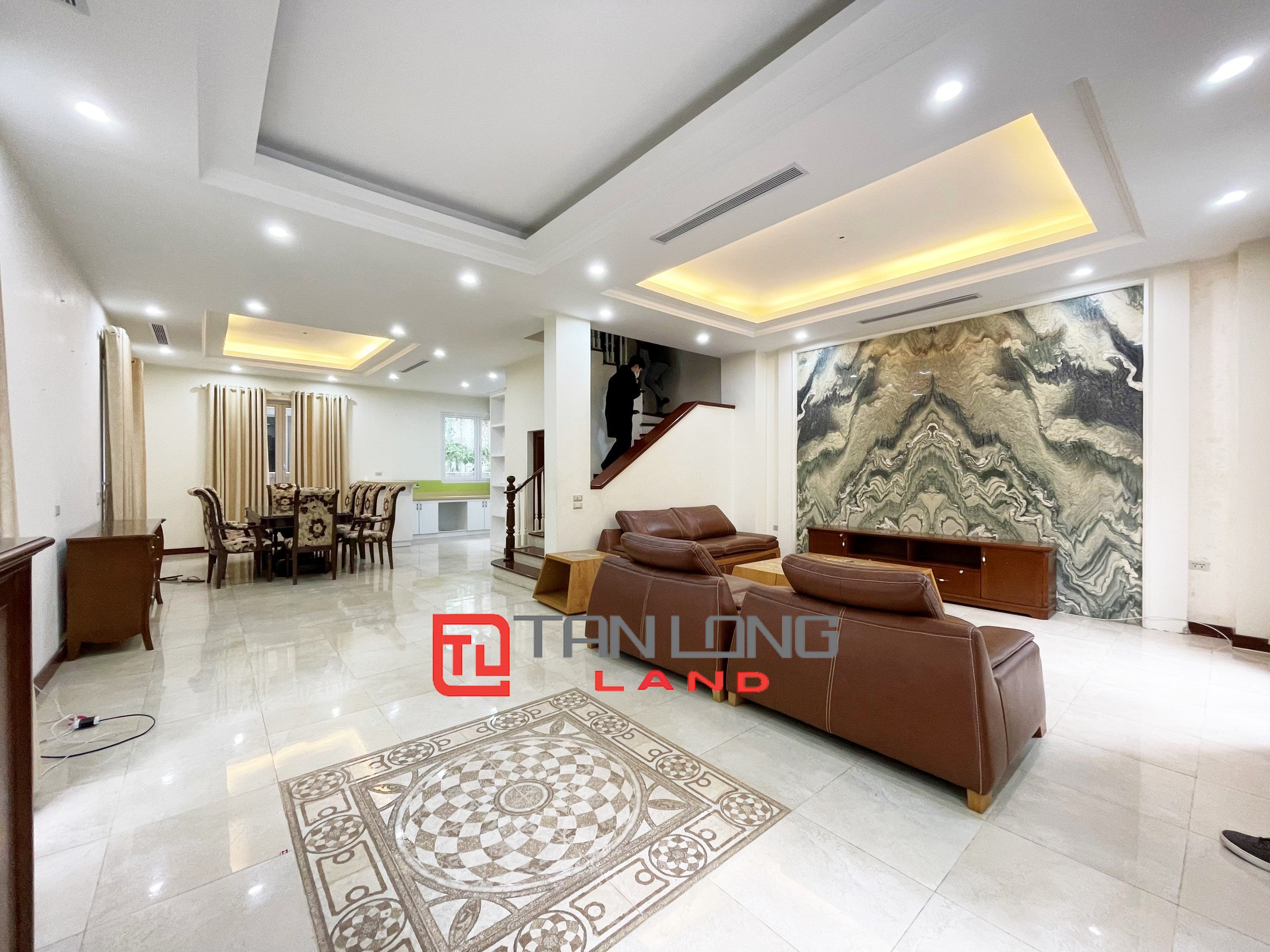 Cho thuê Biệt thự Song lập 3 phòng ngủ gần trường BIS tại Vinhomes Riverside 5