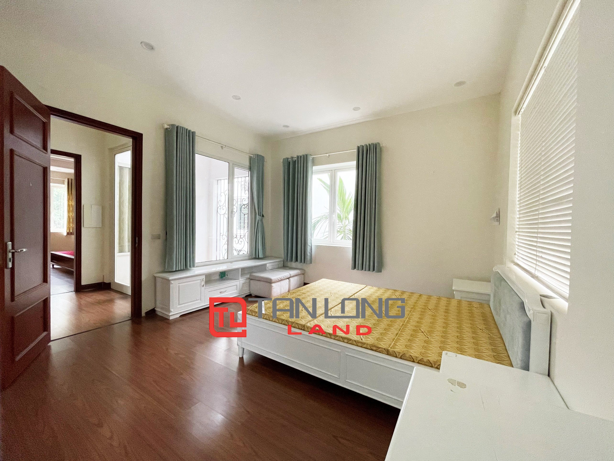 Cho thuê Biệt thự Song lập 3 phòng ngủ gần trường BIS tại Vinhomes Riverside 11