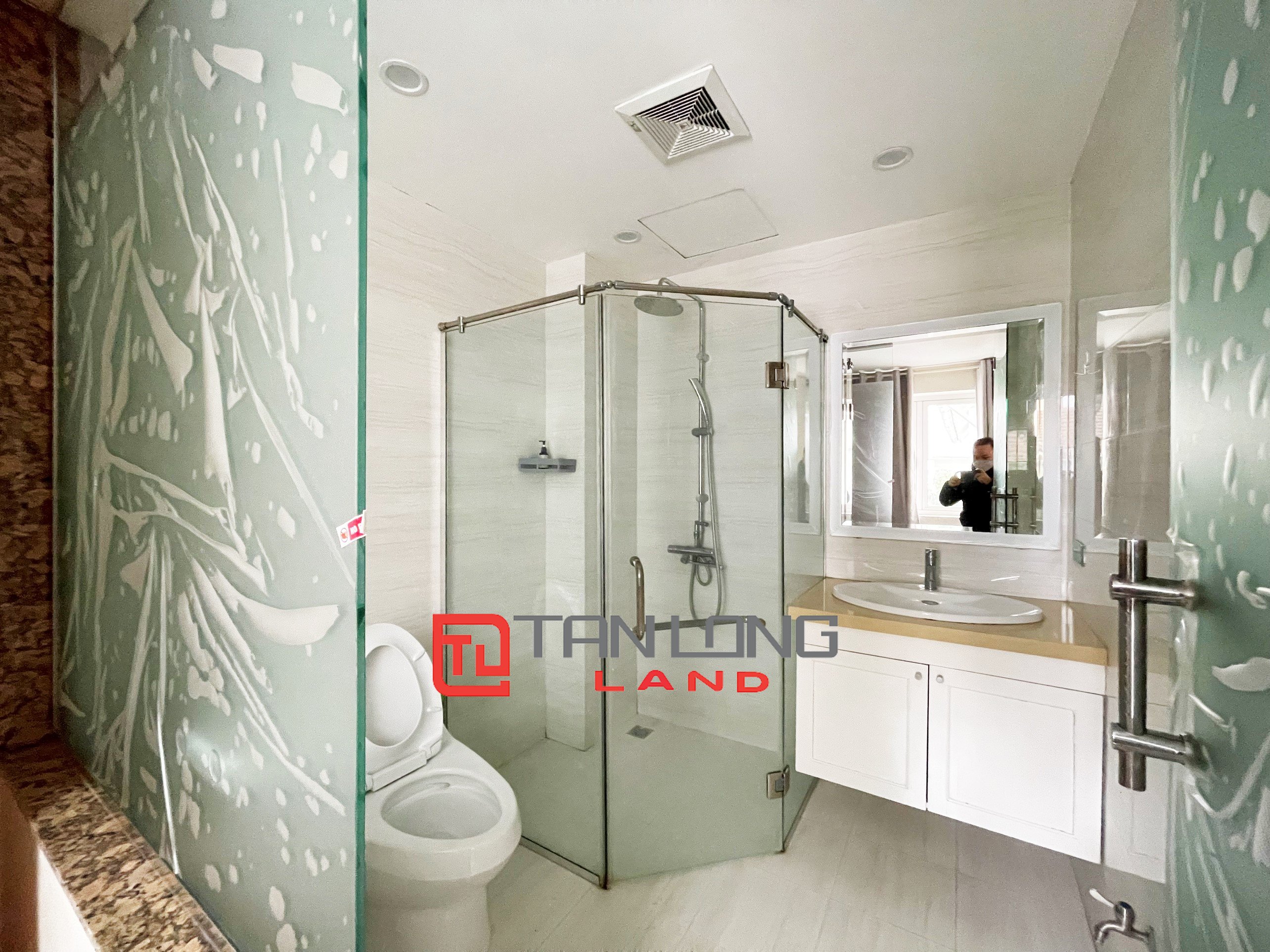 Cho thuê Biệt thự Song lập 3 phòng ngủ gần trường BIS tại Vinhomes Riverside 12