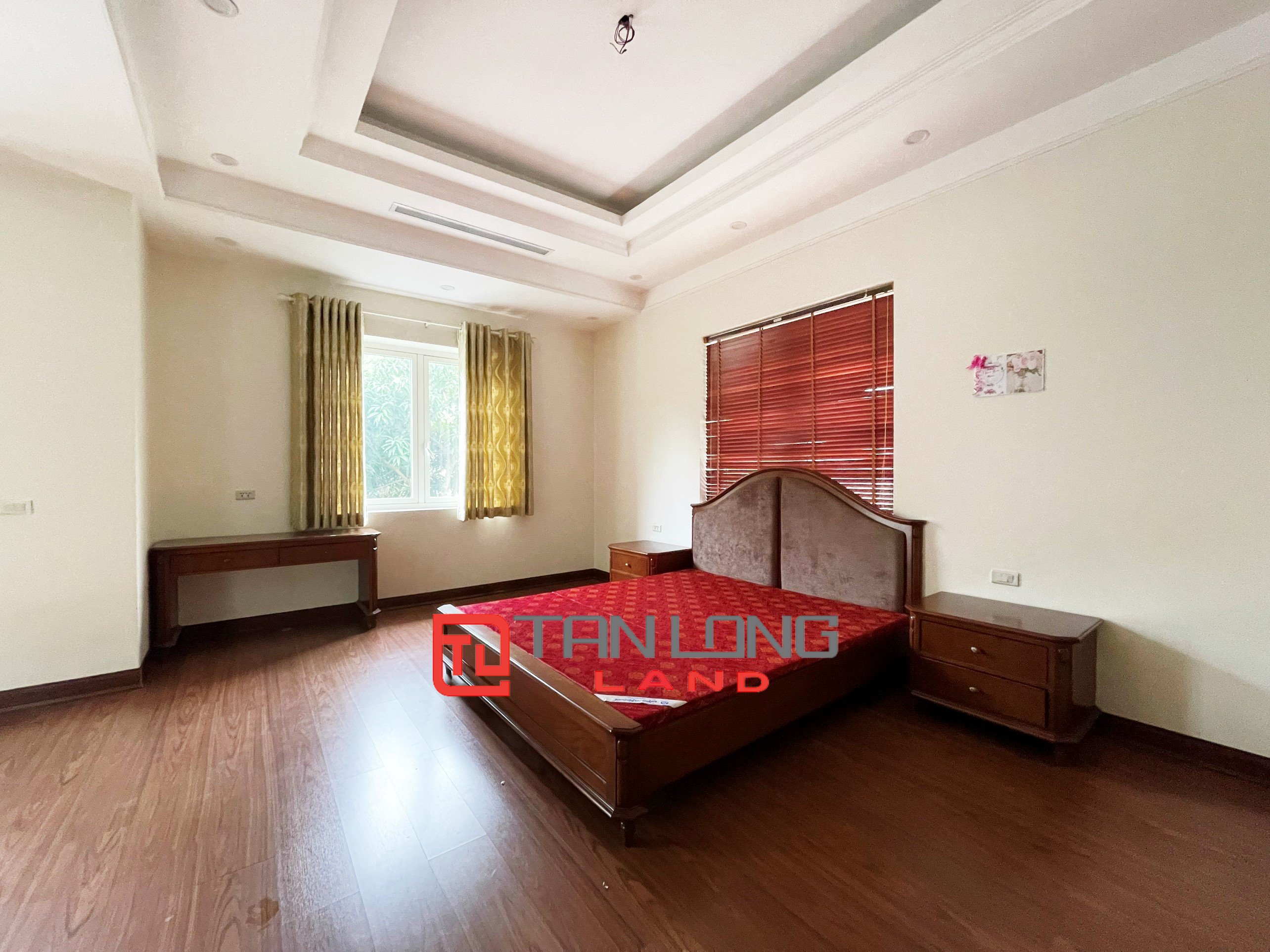 Cho thuê Biệt thự Song lập 3 phòng ngủ gần trường BIS tại Vinhomes Riverside 14