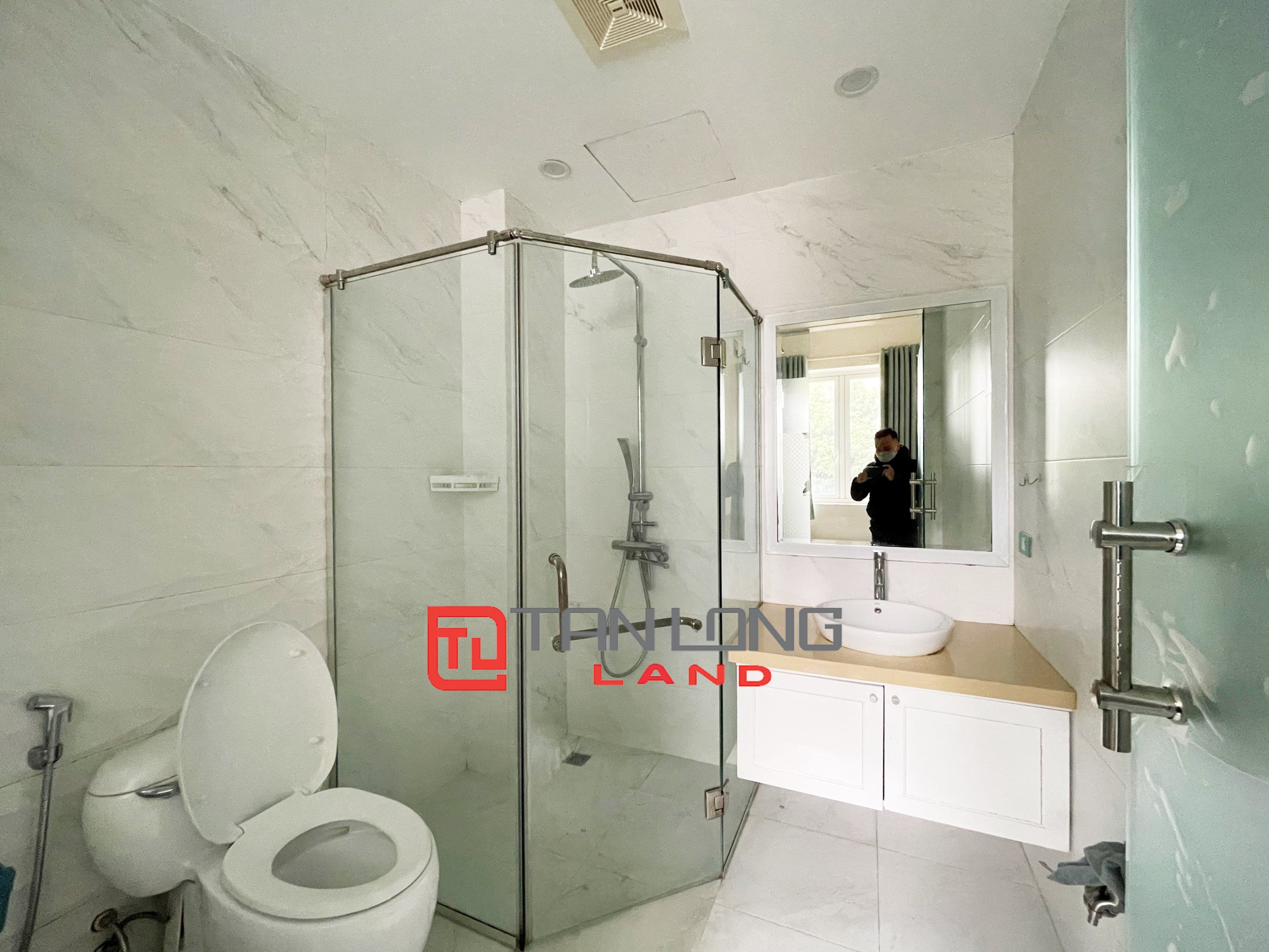Cho thuê Biệt thự Song lập 3 phòng ngủ gần trường BIS tại Vinhomes Riverside 18