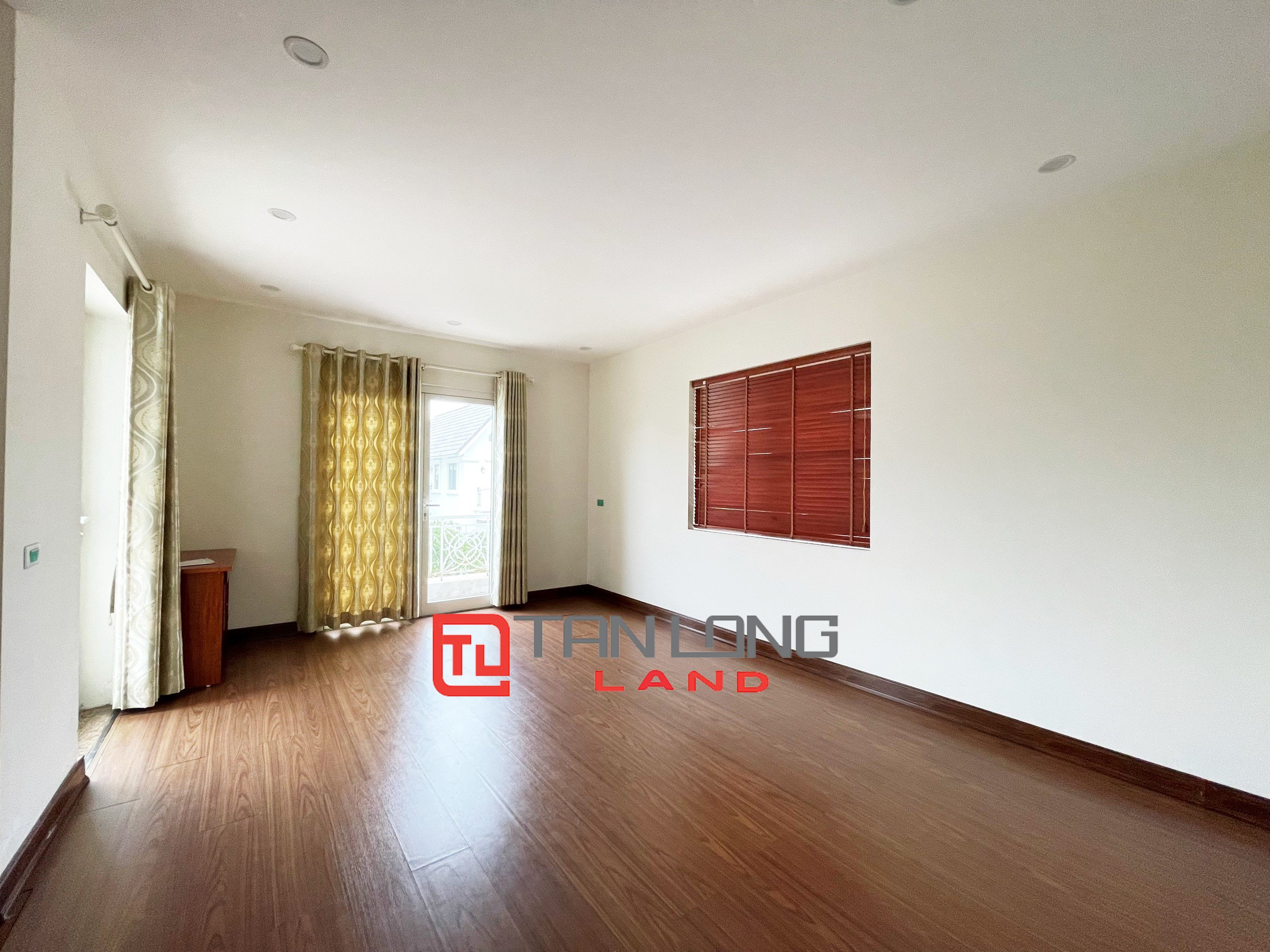Cho thuê Biệt thự Song lập 3 phòng ngủ gần trường BIS tại Vinhomes Riverside 19