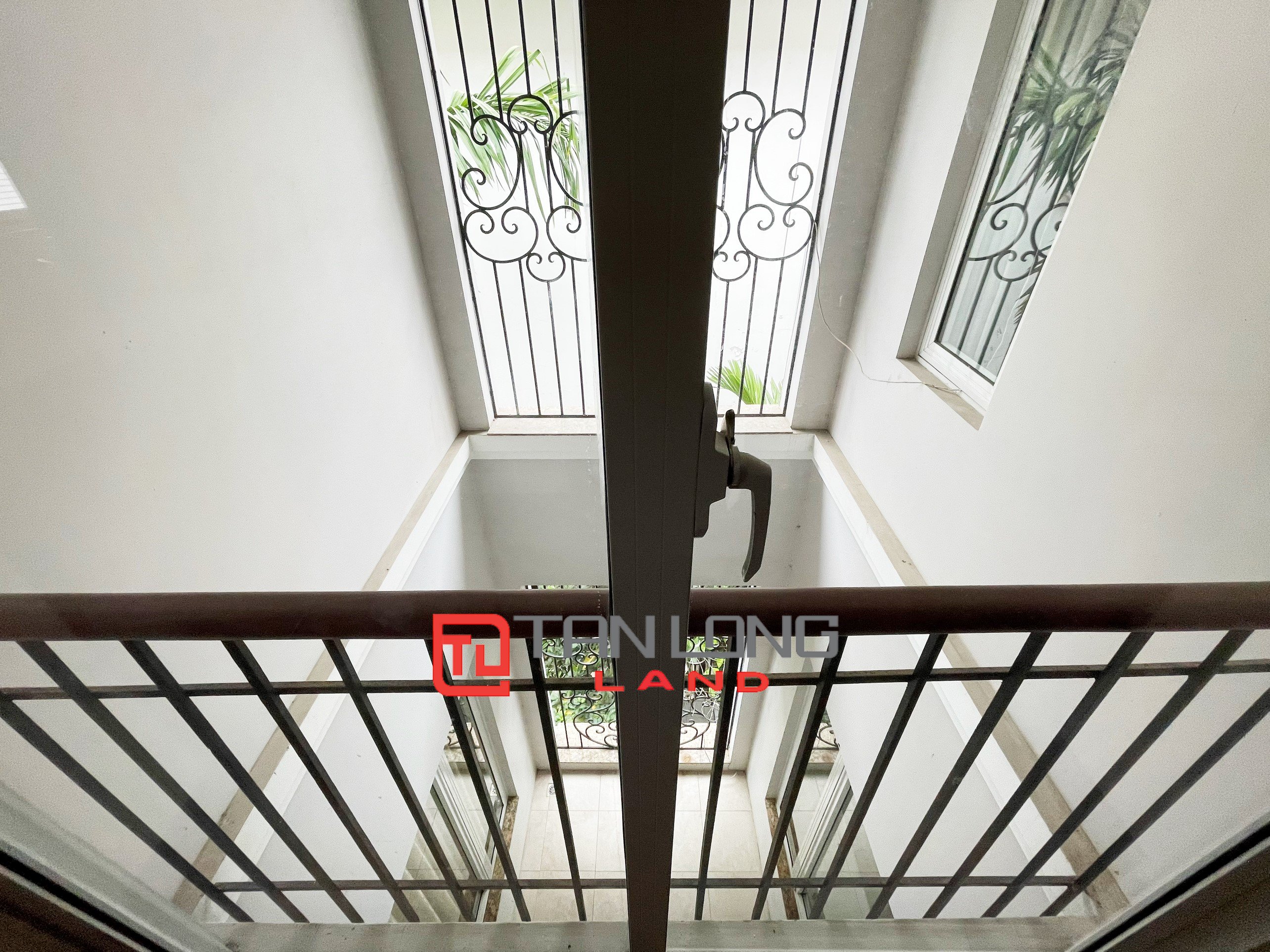 Cho thuê Biệt thự Song lập 3 phòng ngủ gần trường BIS tại Vinhomes Riverside 20