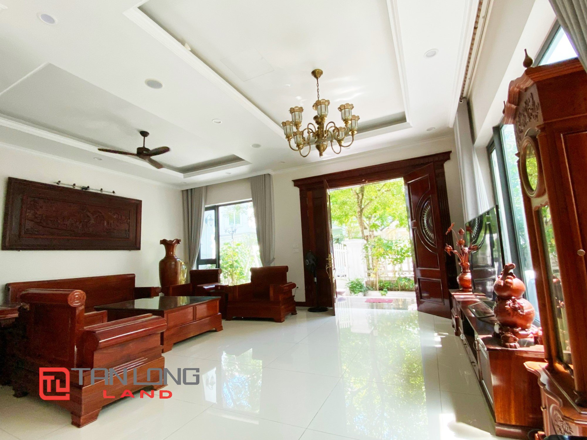 Cho thuê Biệt thự Song lập 3 phòng ngủ gần TTTM Vincom tại Vinhomes Riverside 2