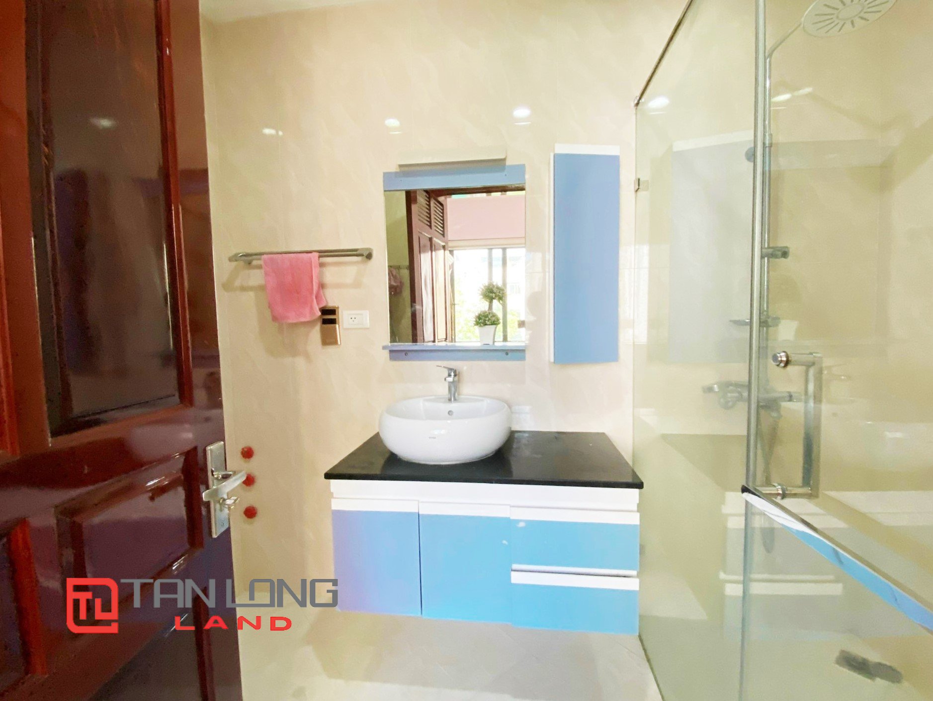 Cho thuê Biệt thự Song lập 3 phòng ngủ gần TTTM Vincom tại Vinhomes Riverside 6