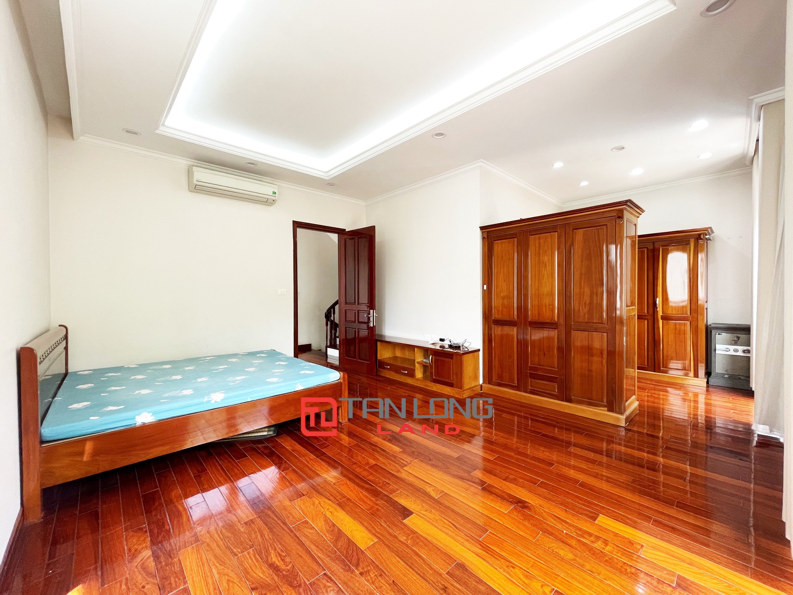 Cho thuê Biệt thự Song lập 3 phòng ngủ tại Vinhomes Riverside 11