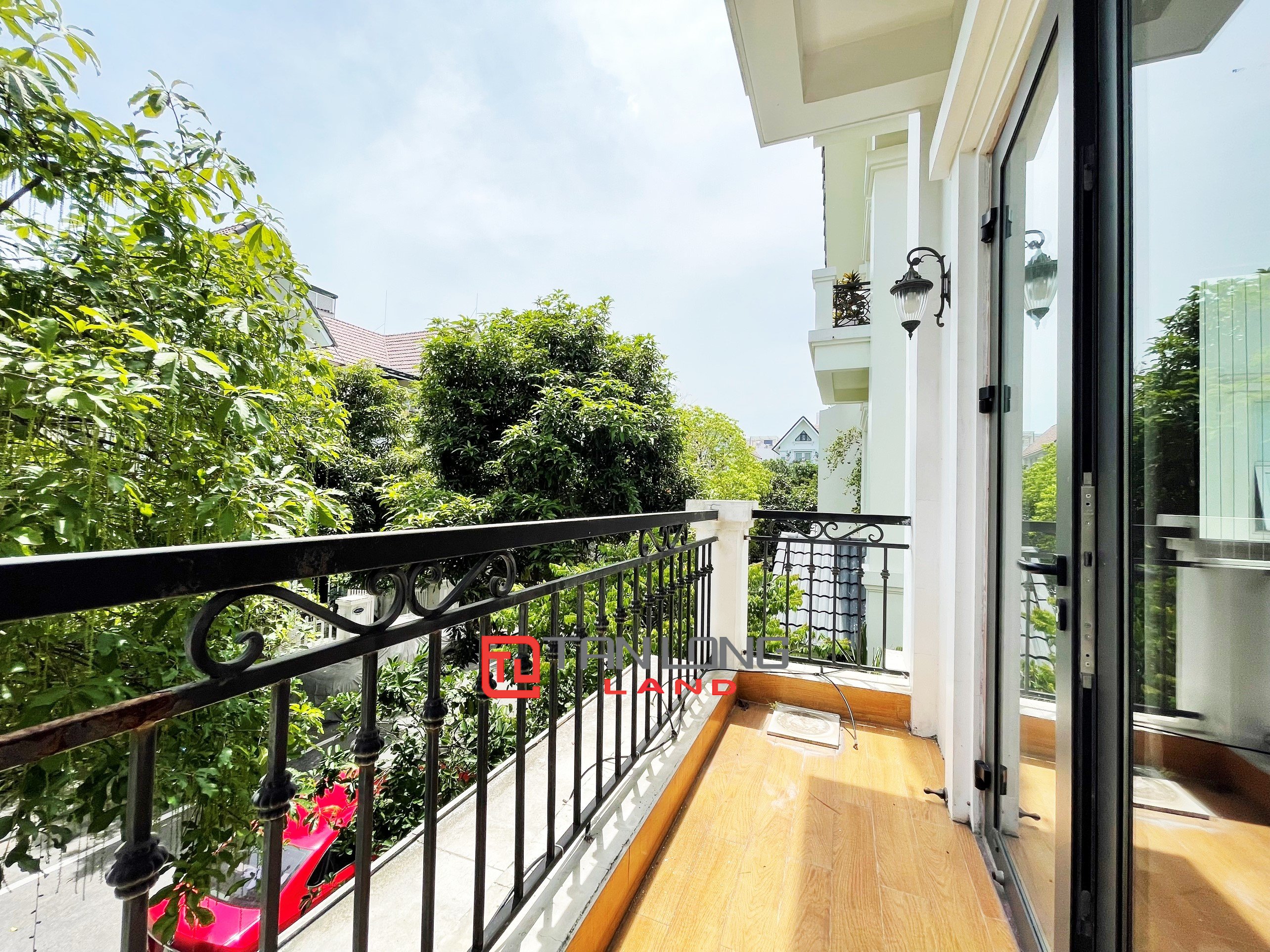 Cho thuê Biệt thự Song lập 3 phòng ngủ tại Vinhomes Riverside 13