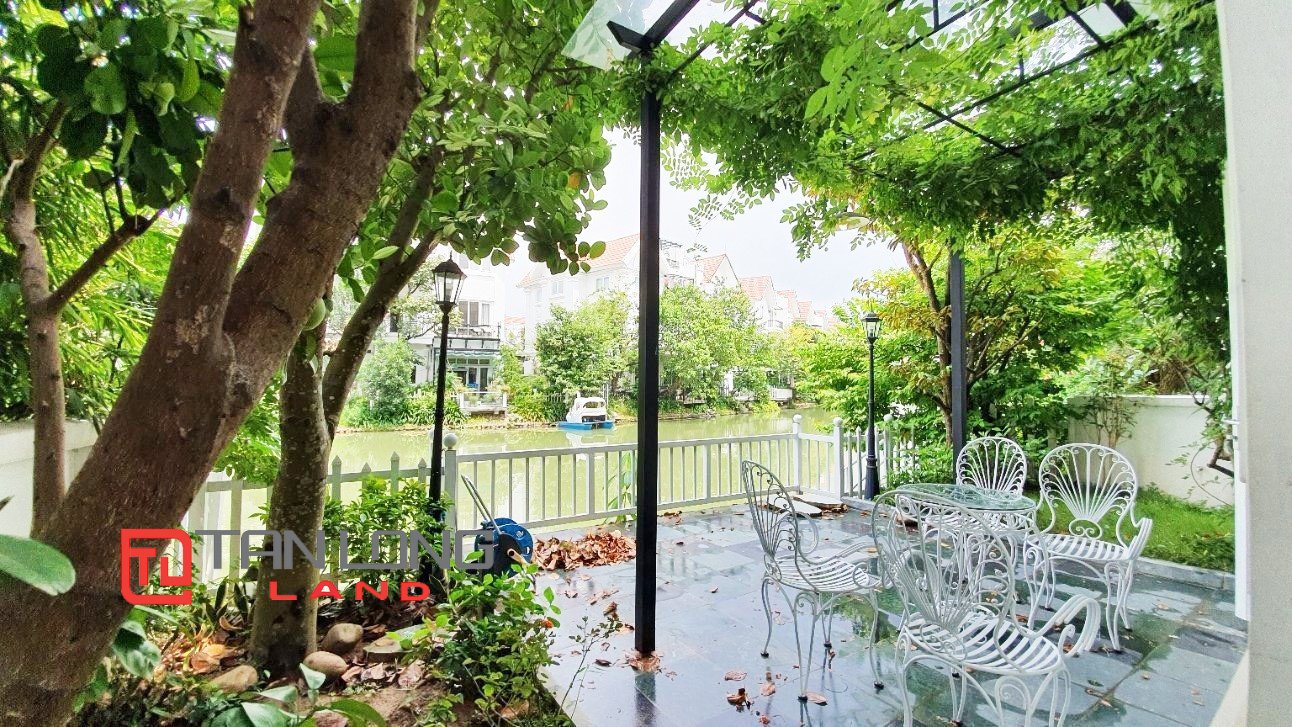 Cho thuê Biệt thự Song lập 4 phòng ngủ full nội thất cao cấp tại Vinhomes Riverside Long Biên 11