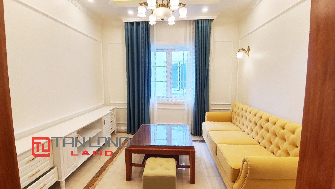 Cho thuê Biệt thự Song lập 4 phòng ngủ full nội thất cao cấp tại Vinhomes Riverside Long Biên 3