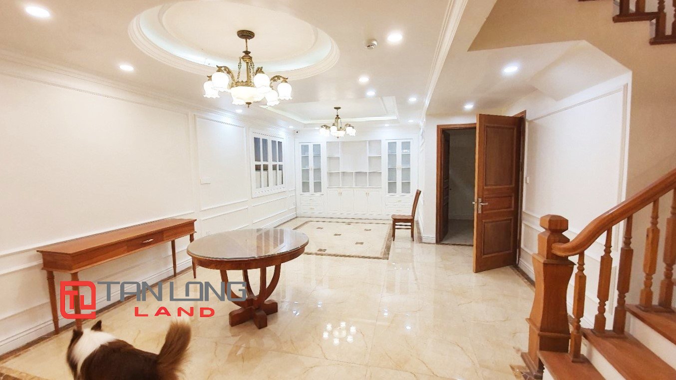 Cho thuê Biệt thự Song lập 4 phòng ngủ full nội thất cao cấp tại Vinhomes Riverside Long Biên 7