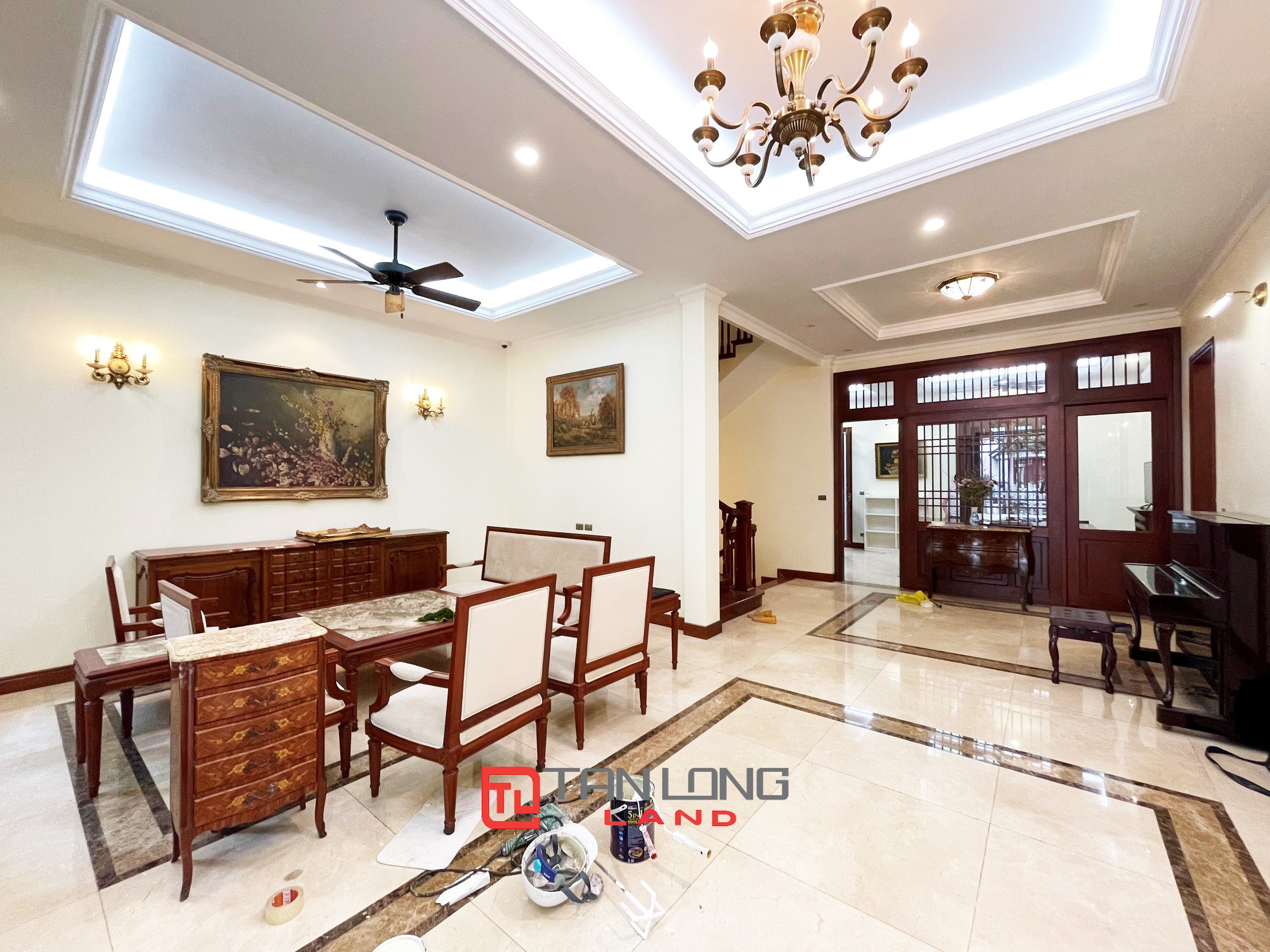 Cho thuê Biệt thự Song lập 4 phòng ngủ, full nội thất tại Vinhomes Riverside Long Biên 1