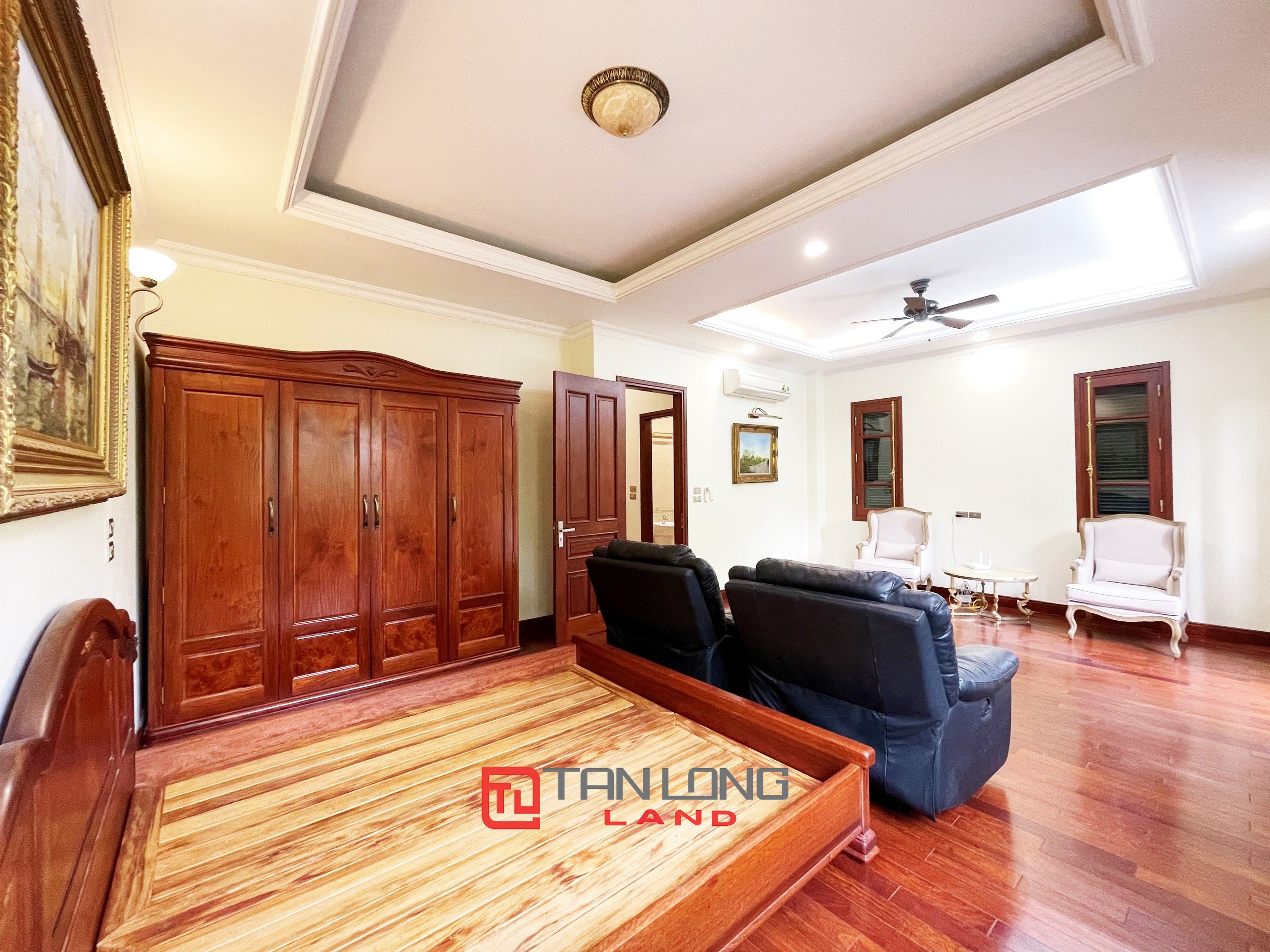 Cho thuê Biệt thự Song lập 4 phòng ngủ, full nội thất tại Vinhomes Riverside Long Biên 12