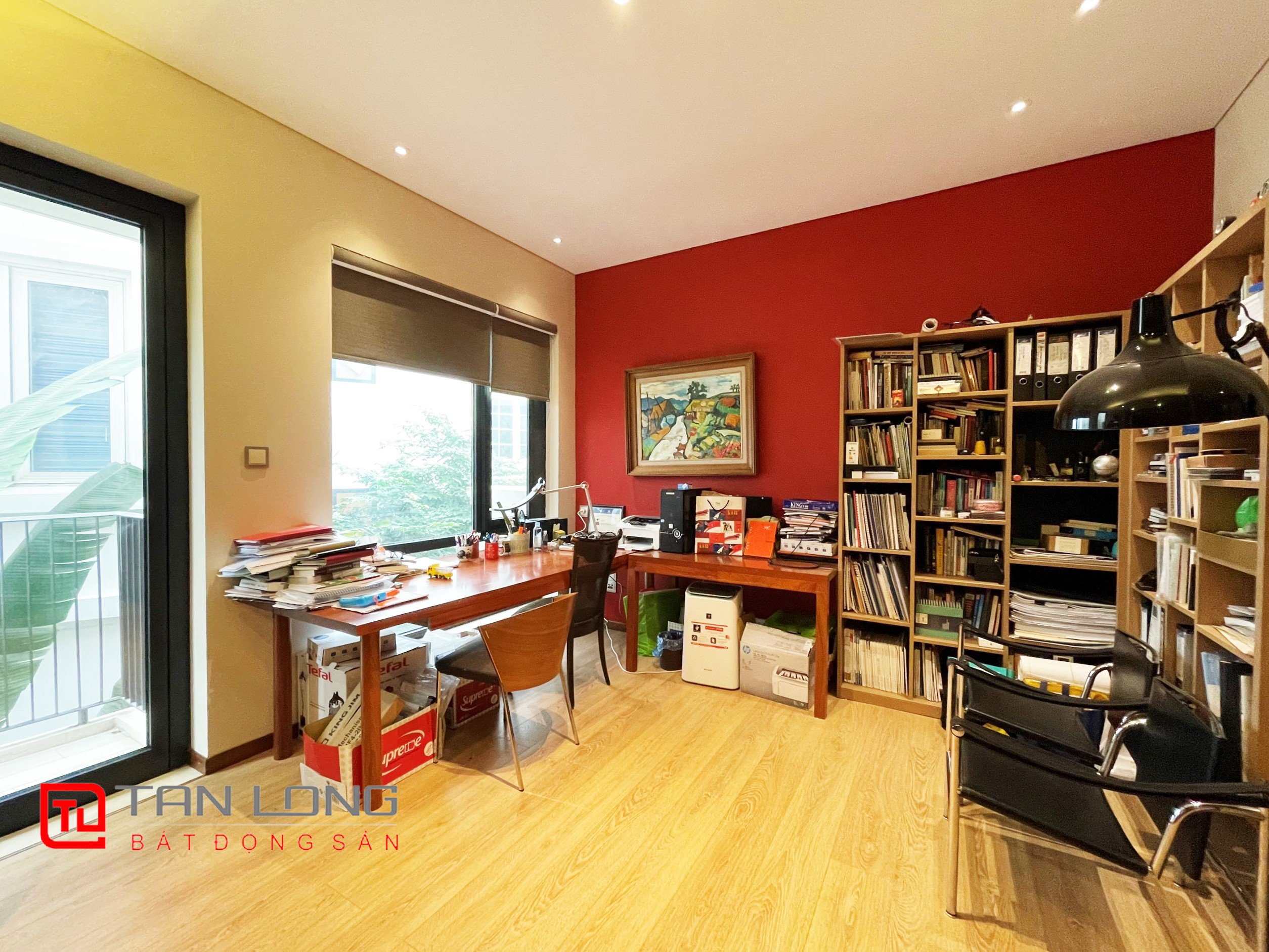 Cho thuê Biệt thự Song lập 4 phòng ngủ gần TTTM Vincom tại Vinhomes Riverside 12