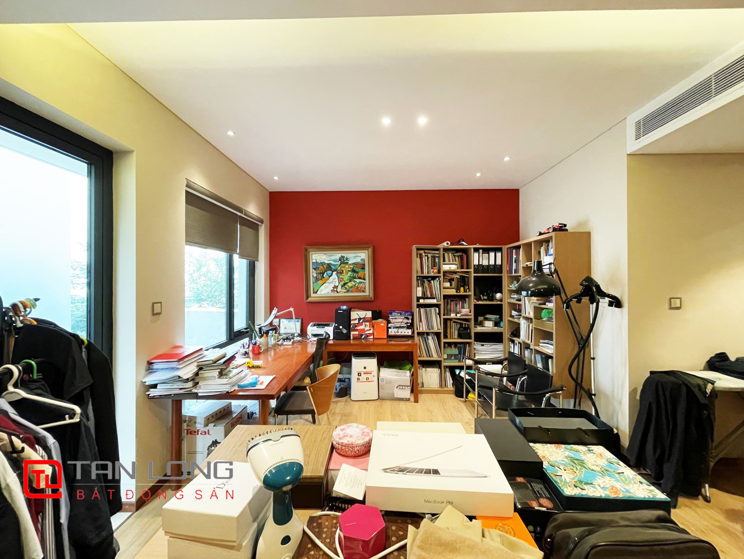 Cho thuê Biệt thự Song lập 4 phòng ngủ gần TTTM Vincom tại Vinhomes Riverside 13