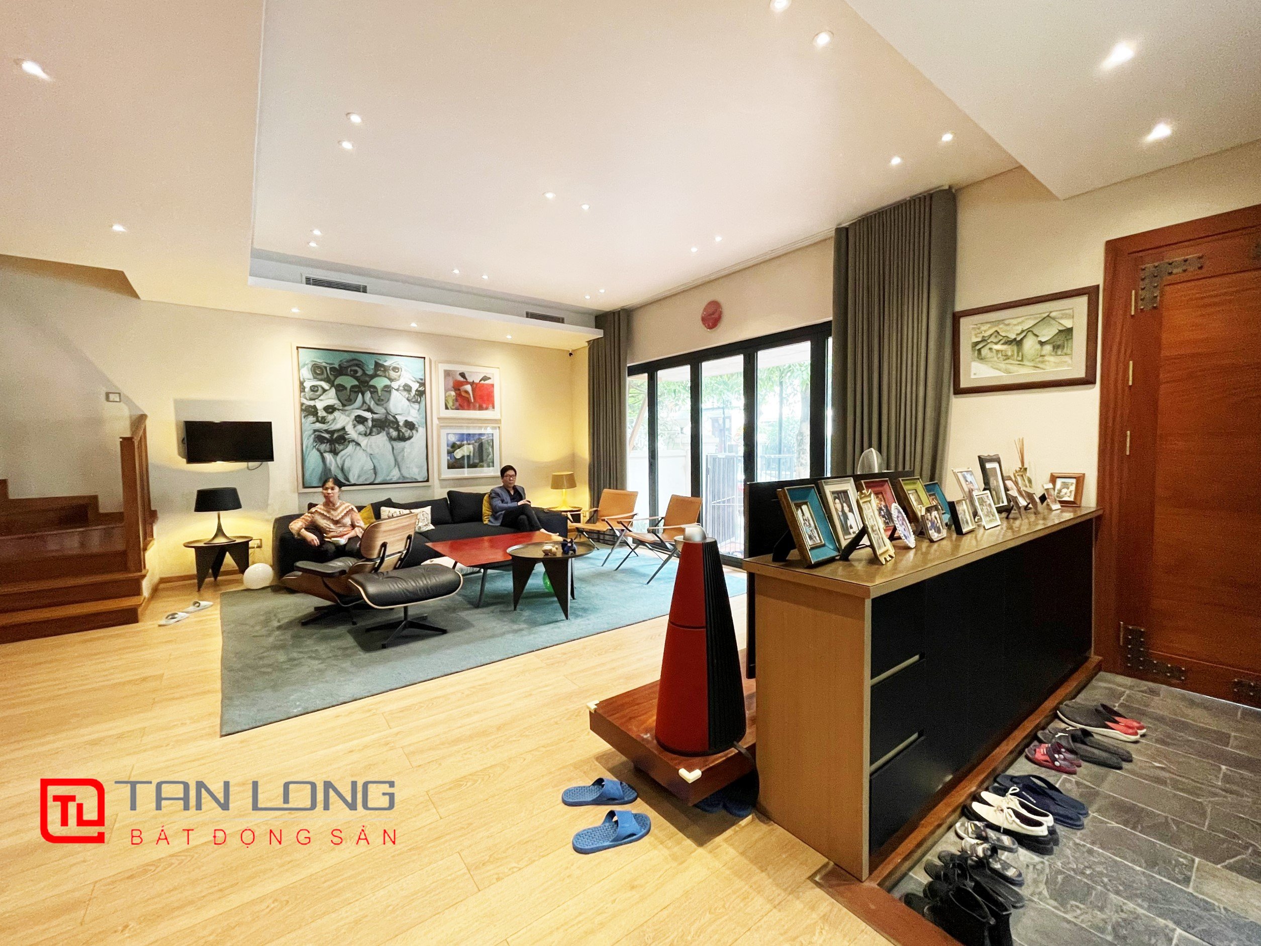 Cho thuê Biệt thự Song lập 4 phòng ngủ gần TTTM Vincom tại Vinhomes Riverside 2