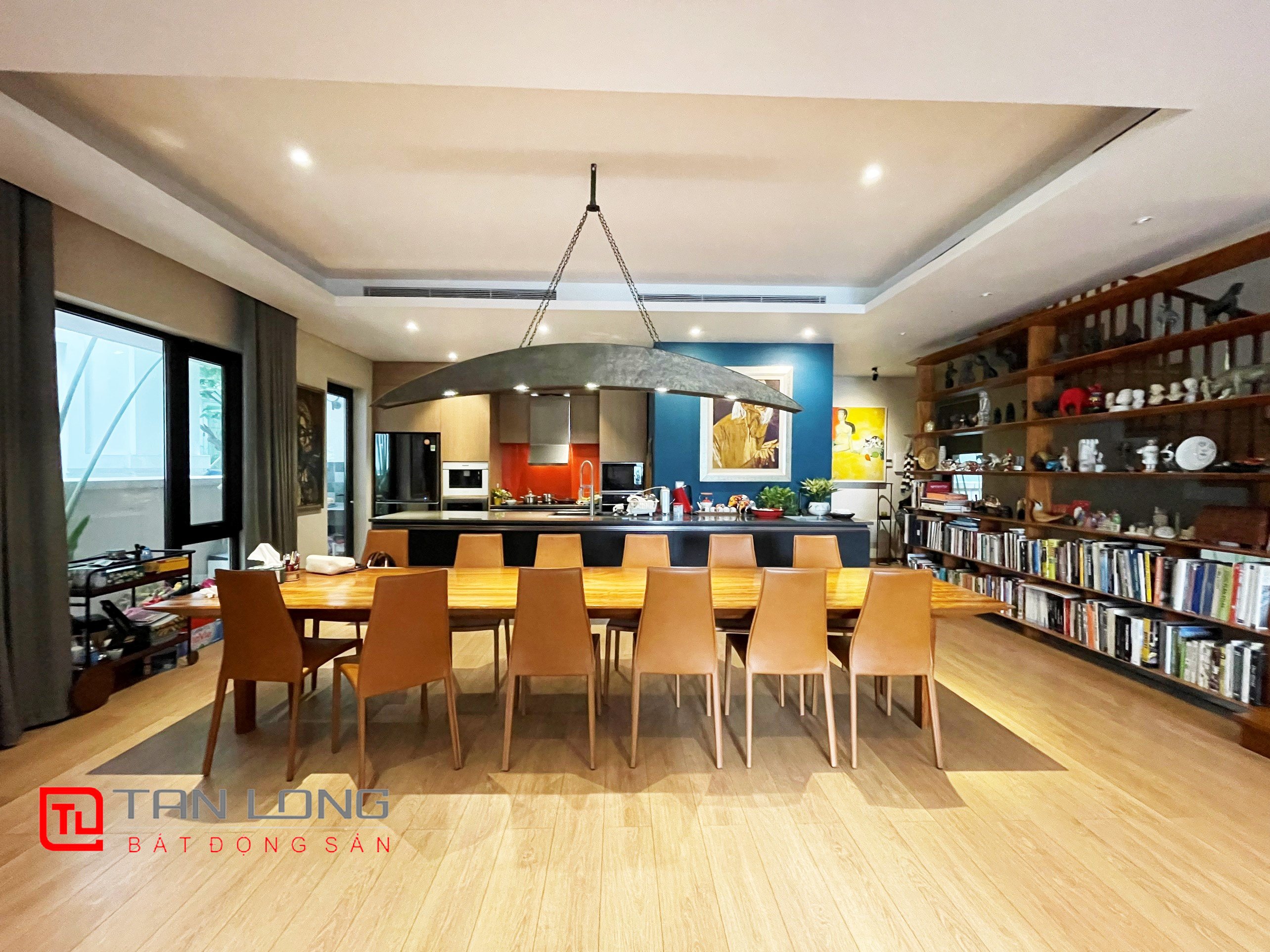 Cho thuê Biệt thự Song lập 4 phòng ngủ gần TTTM Vincom tại Vinhomes Riverside 4