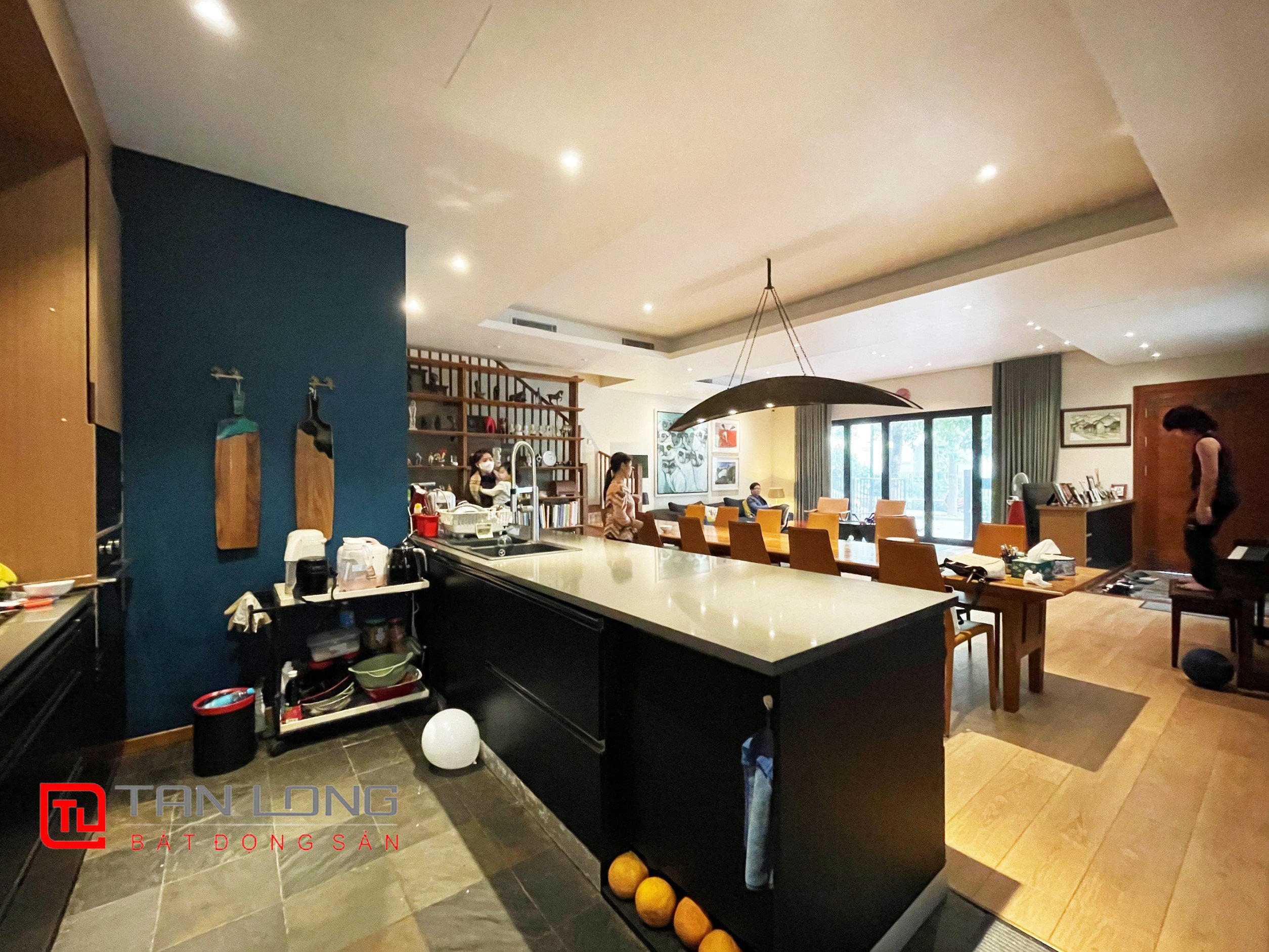 Cho thuê Biệt thự Song lập 4 phòng ngủ gần TTTM Vincom tại Vinhomes Riverside 5