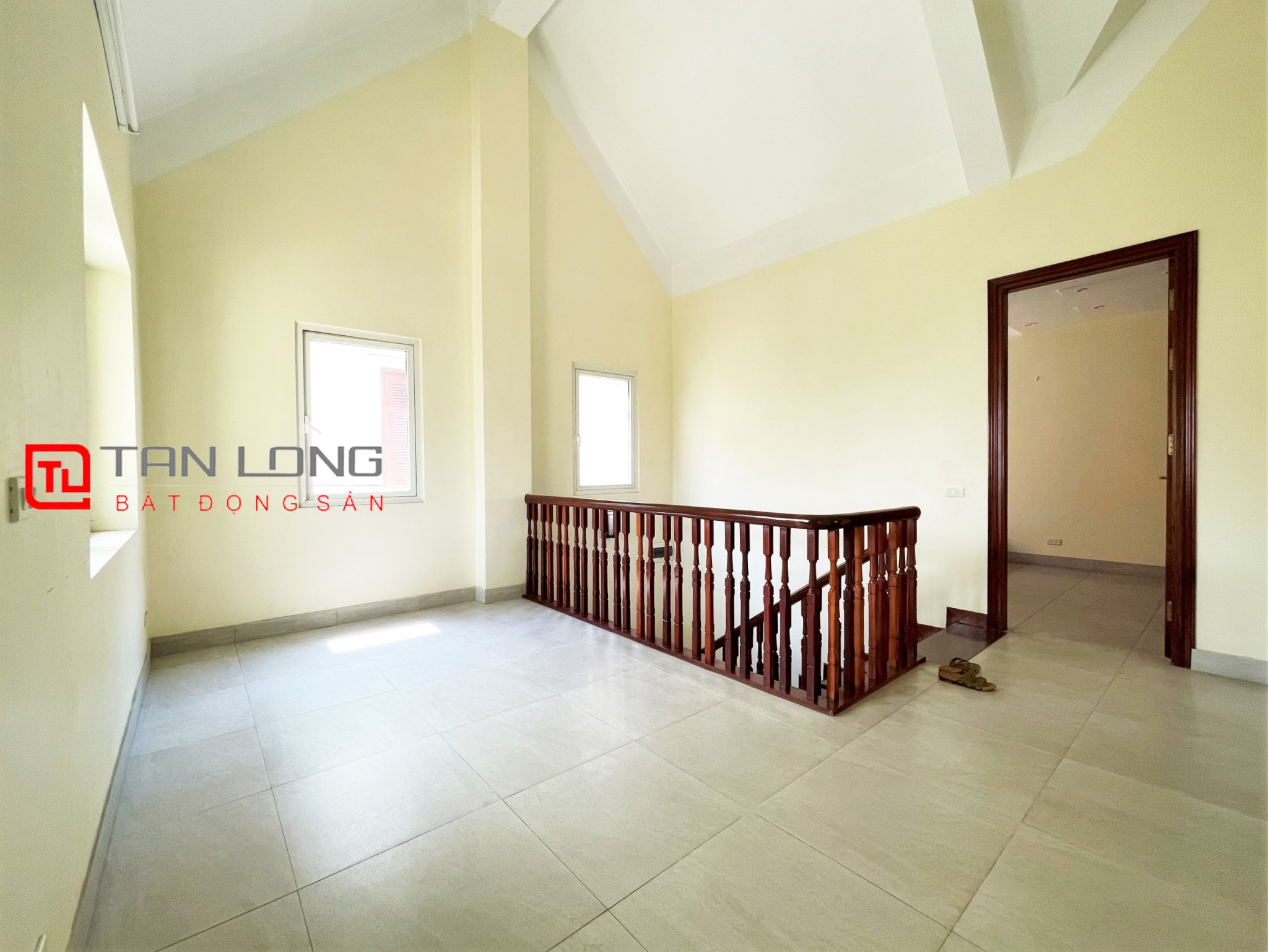 Cho thuê Biệt thự Song lập 4 phòng ngủ giá hợp lý tại Vinhomes Riverside 10