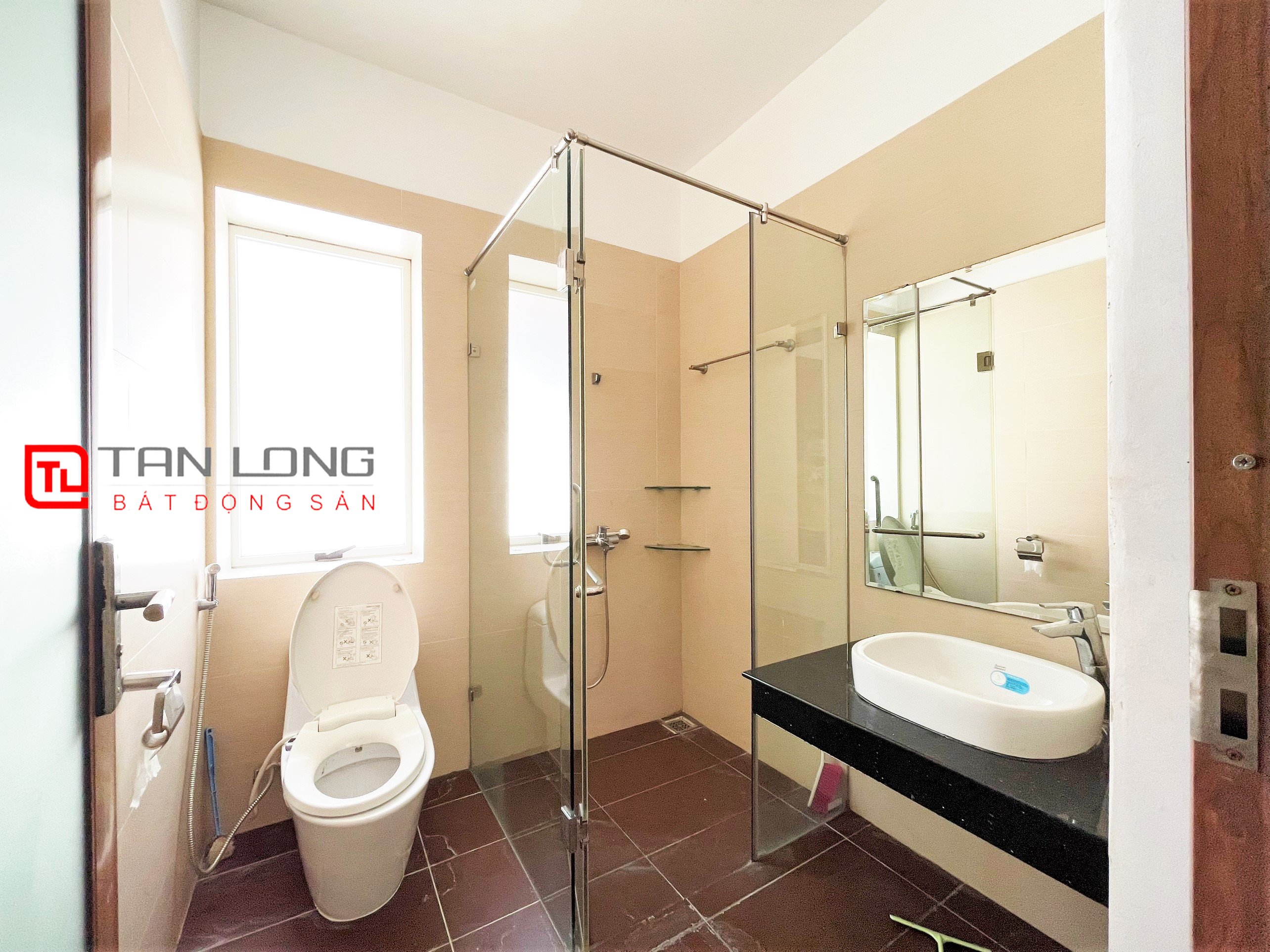 Cho thuê Biệt thự Song lập 4 phòng ngủ giá hợp lý tại Vinhomes Riverside 13