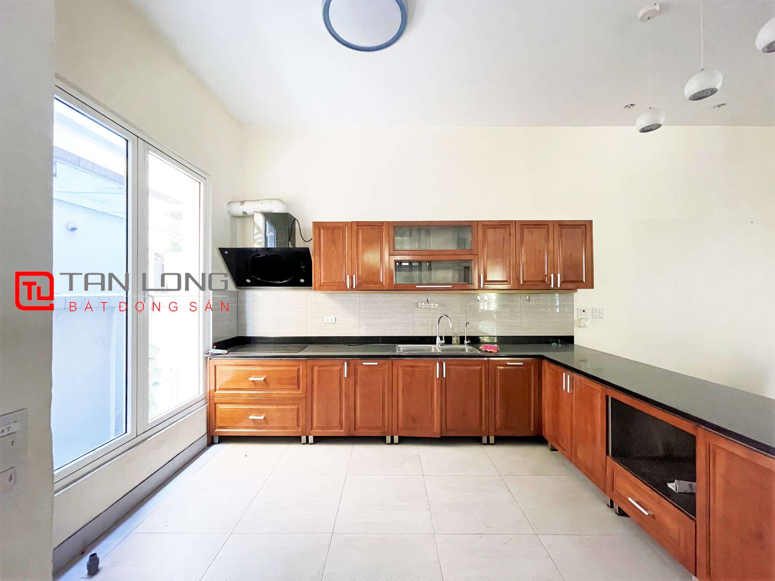 Cho thuê Biệt thự Song lập 4 phòng ngủ giá hợp lý tại Vinhomes Riverside 4