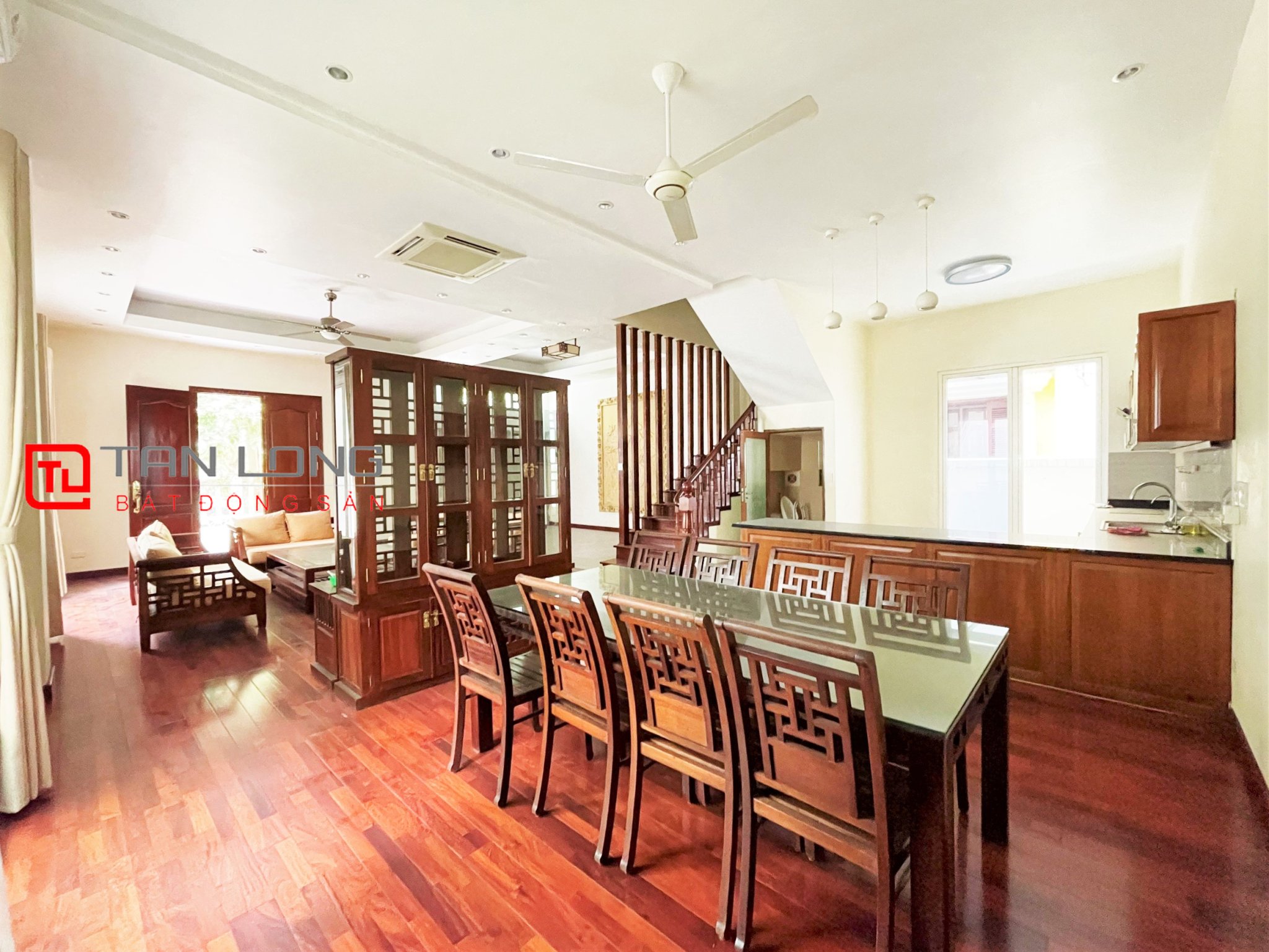 Cho thuê Biệt thự Song lập 4 phòng ngủ giá hợp lý tại Vinhomes Riverside 5