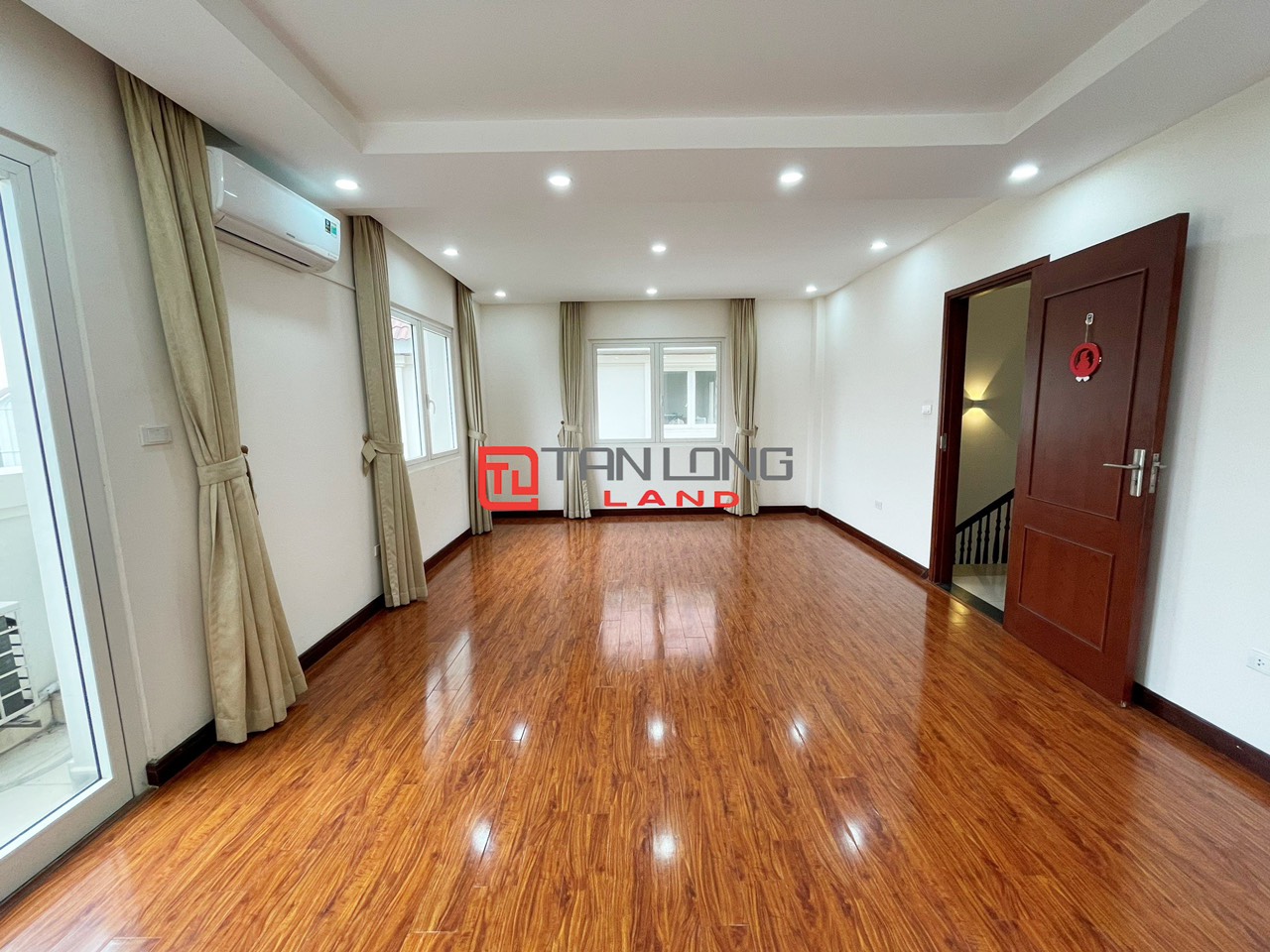 Cho thuê Biệt thự Song lập 5 phòng ngủ giá hợp lý tại Vinhomes Riverside Long Biên 17