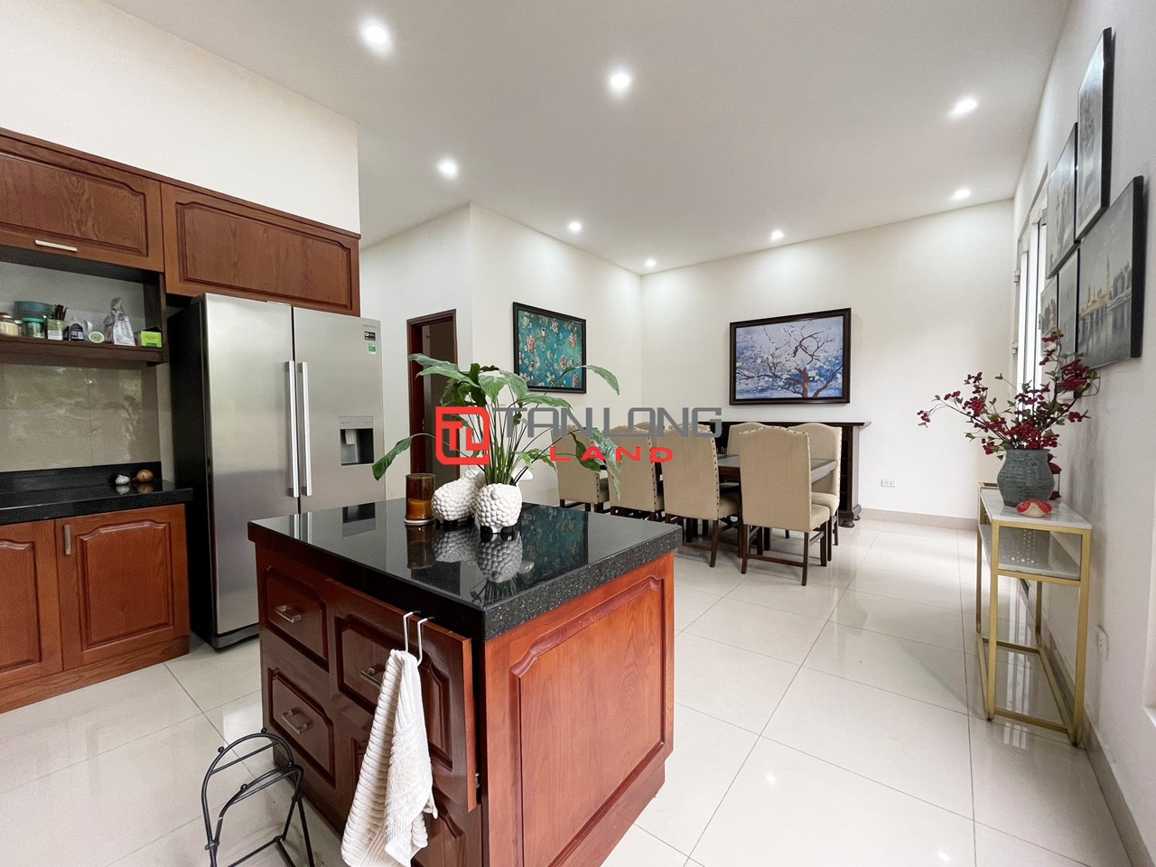 Cho thuê Biệt thự Song lập 5 phòng ngủ giá hợp lý tại Vinhomes Riverside 4