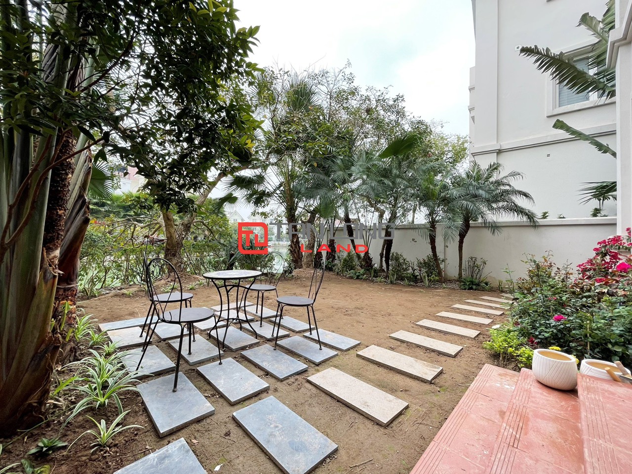 Cho thuê Biệt thự Song lập 5 phòng ngủ giá hợp lý tại Vinhomes Riverside 5