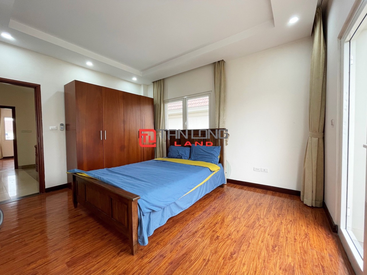 Cho thuê Biệt thự Song lập 5 phòng ngủ giá hợp lý tại Vinhomes Riverside 11
