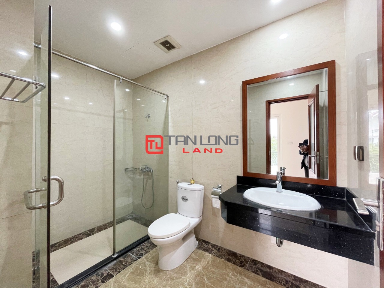 Cho thuê Biệt thự Song lập 5 phòng ngủ giá hợp lý tại Vinhomes Riverside 12